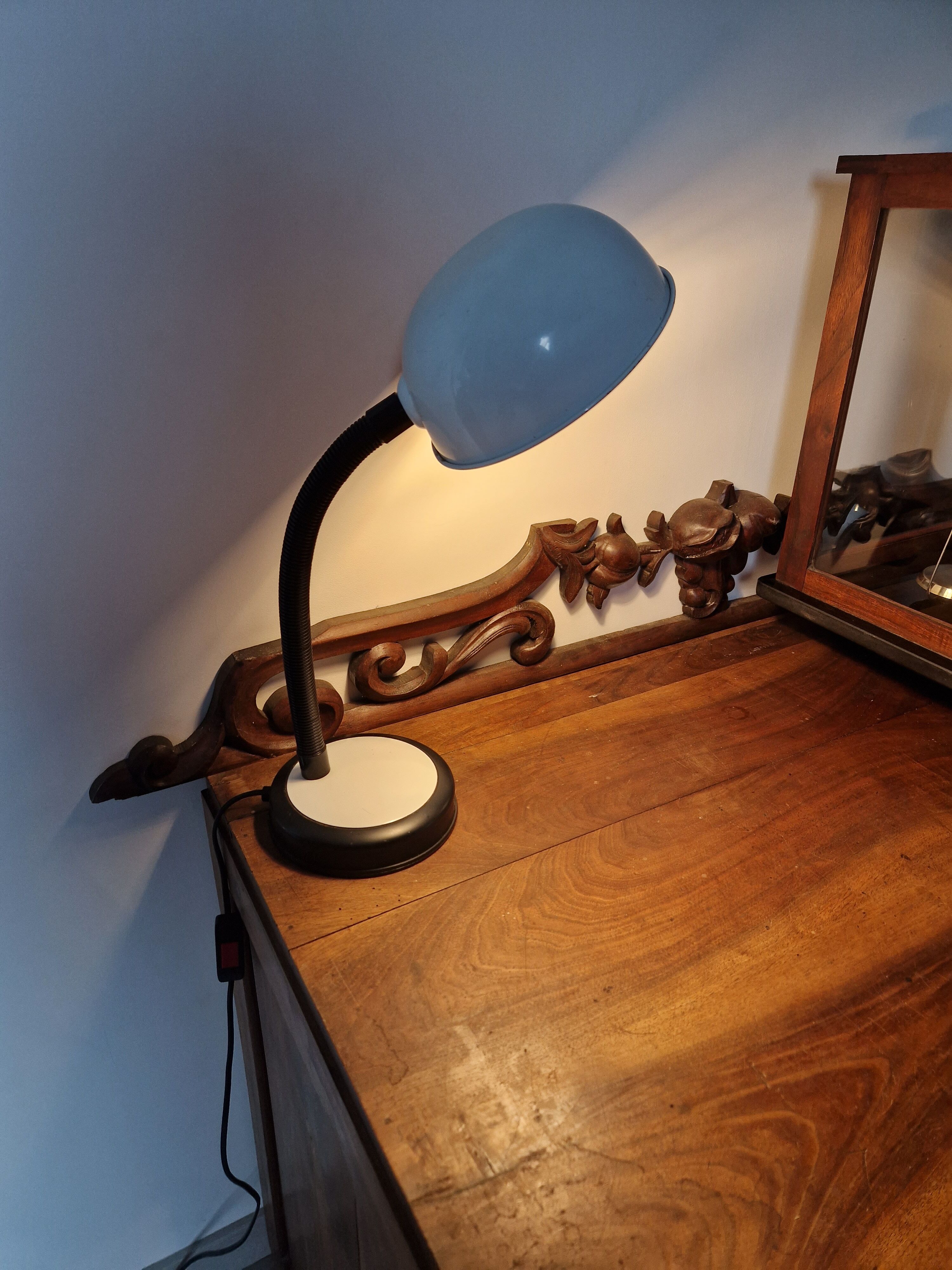 Black and white vintage desk lamp
