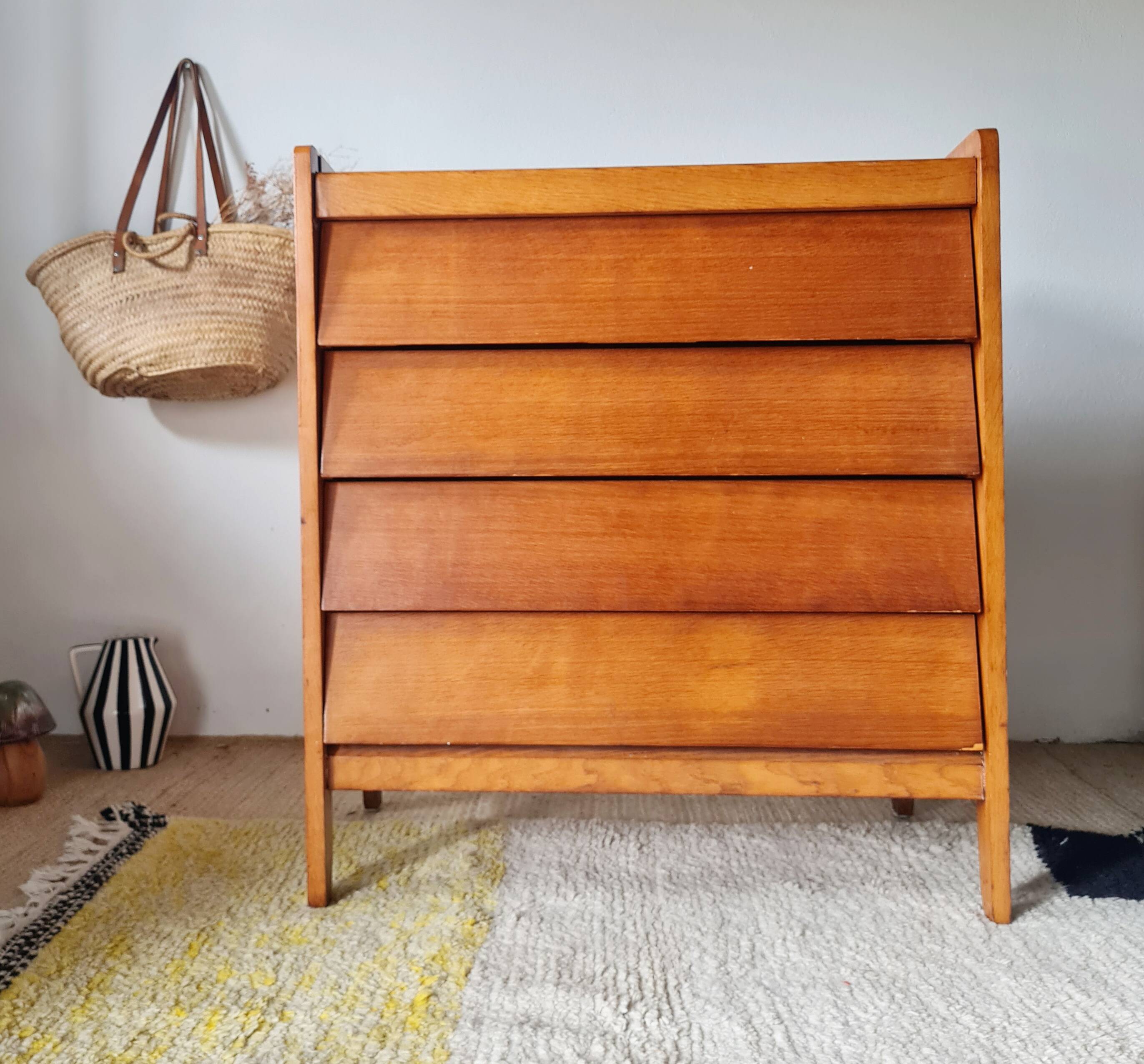 Commode vintage Mid-Century en chêne clair et tiroirs biseautés (1960)