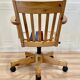 Fauteuil pivotant et inclinable bois massif.