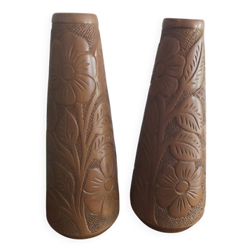paire de vases en terre cuite gravée 1969