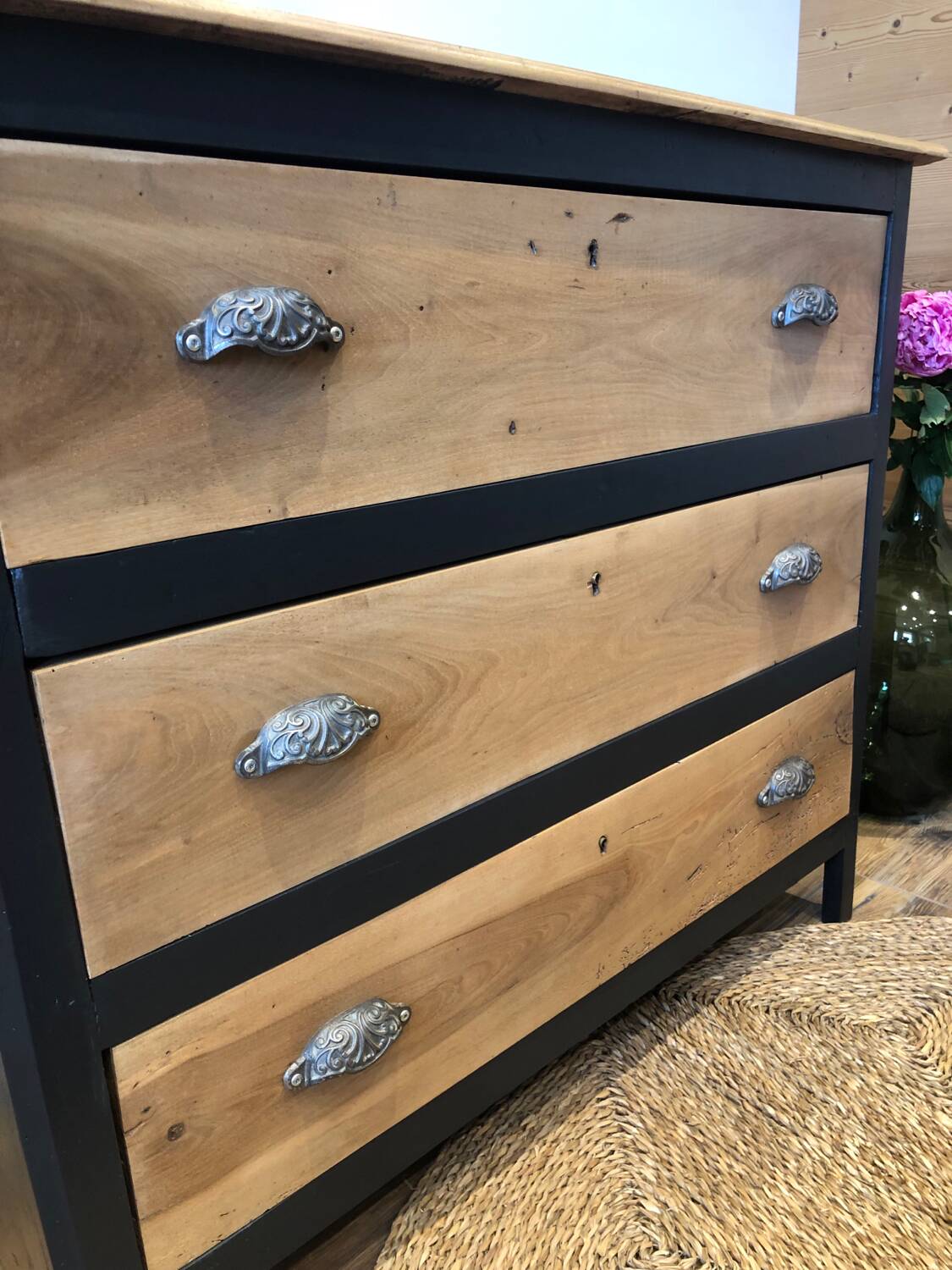 Country chest of drawers