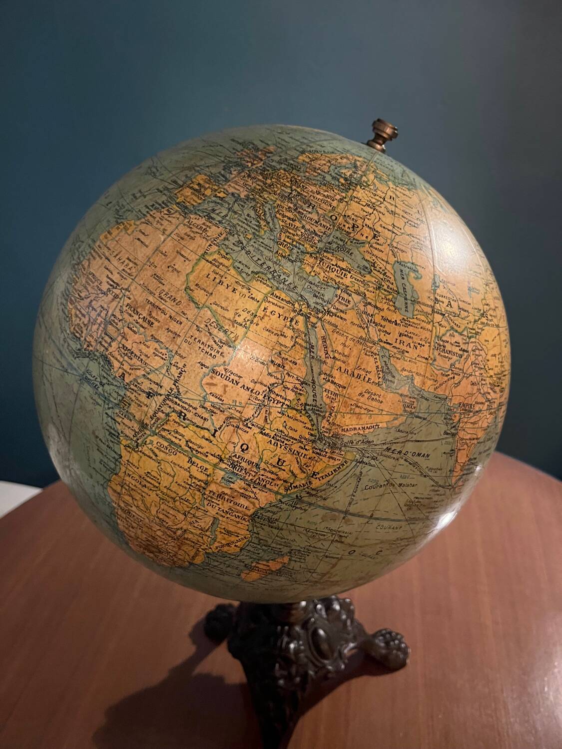 Terrestrial globe G Thomas Paris