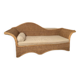 Indoor daybed with mattress with curves and braiding work