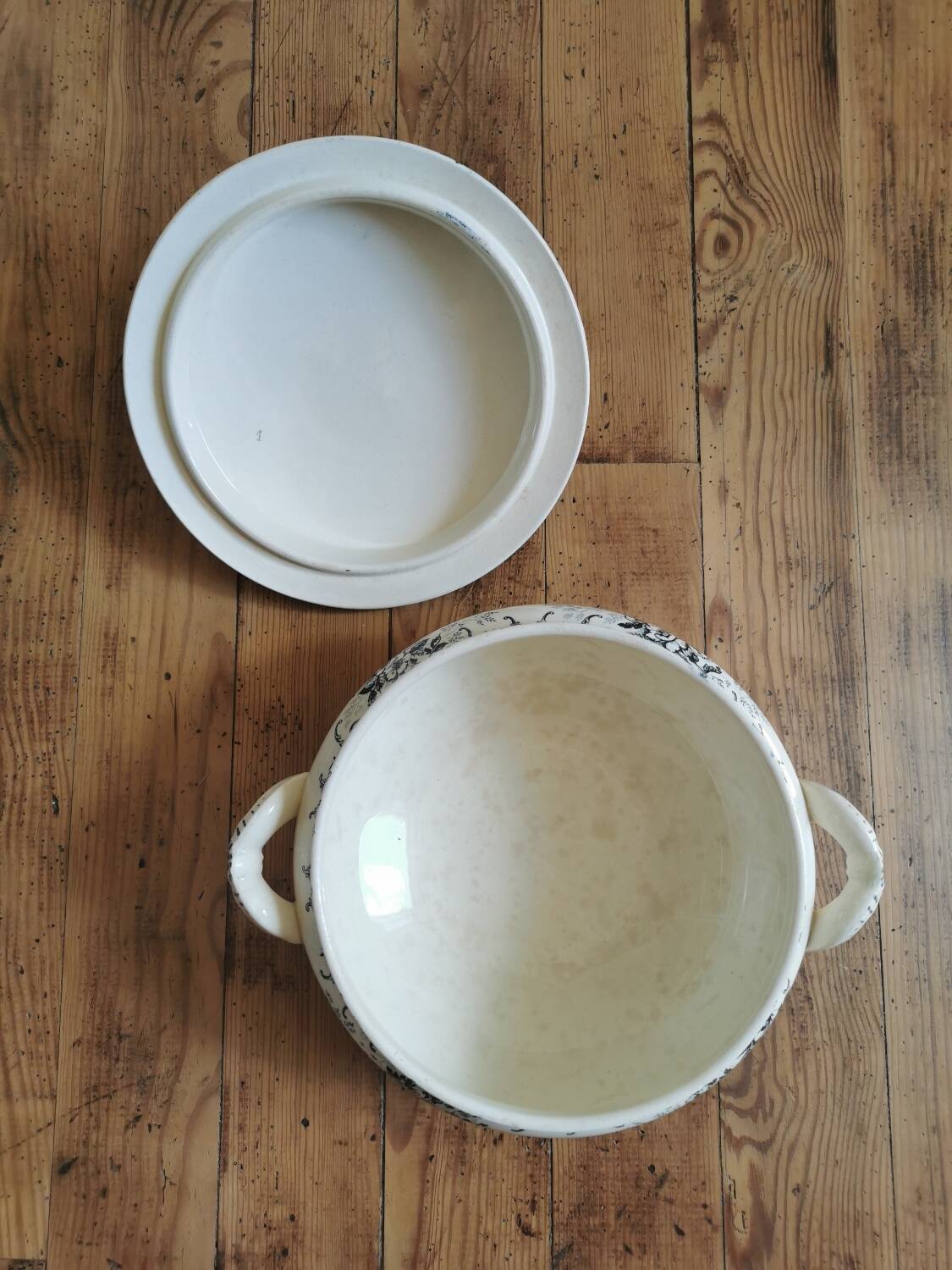 Old HC soup tureen, iron earth