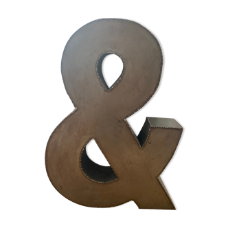 Iron ampersand