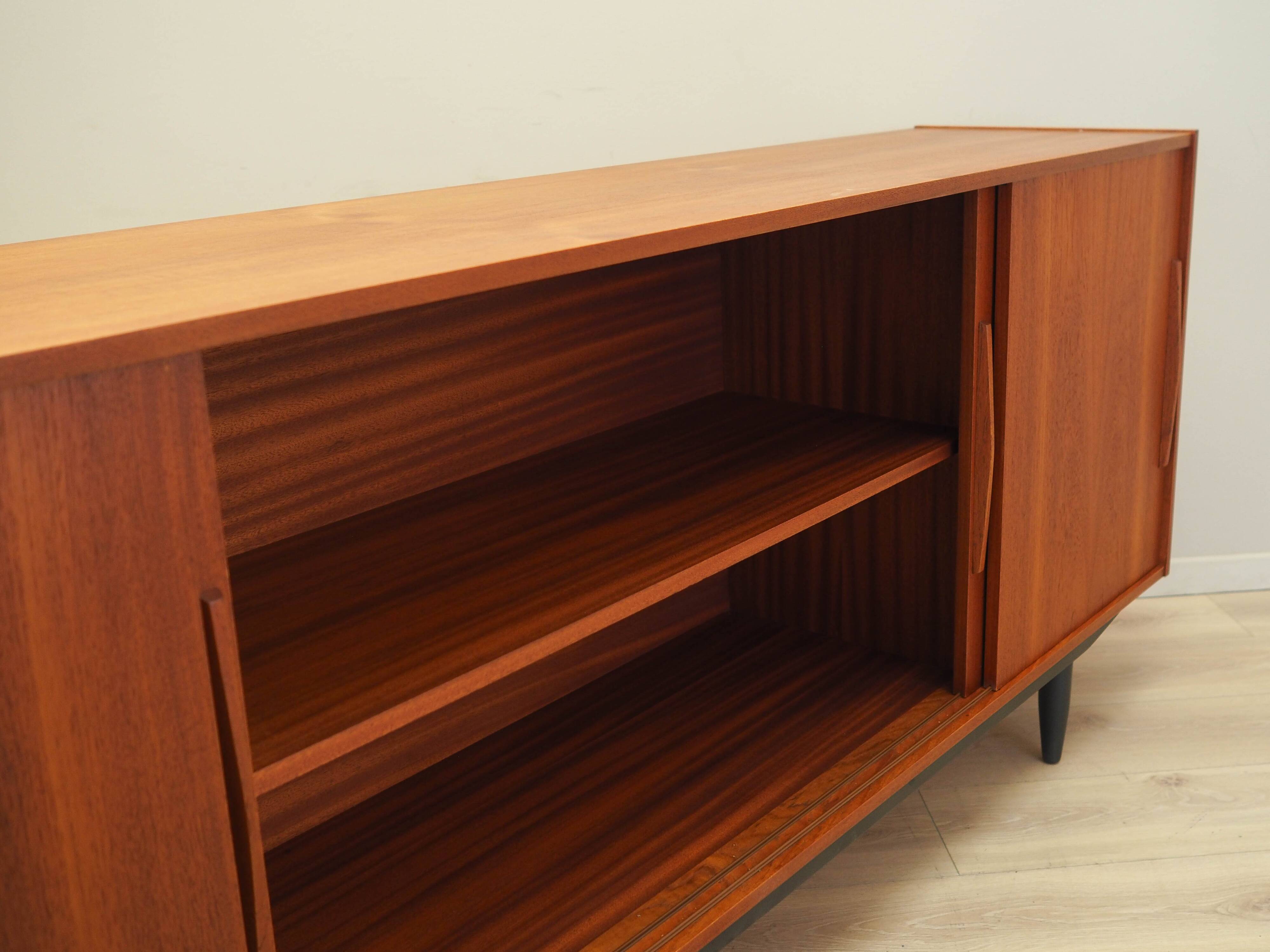 Buffet en teck, design danois, années 1970, fabricant : Danemark