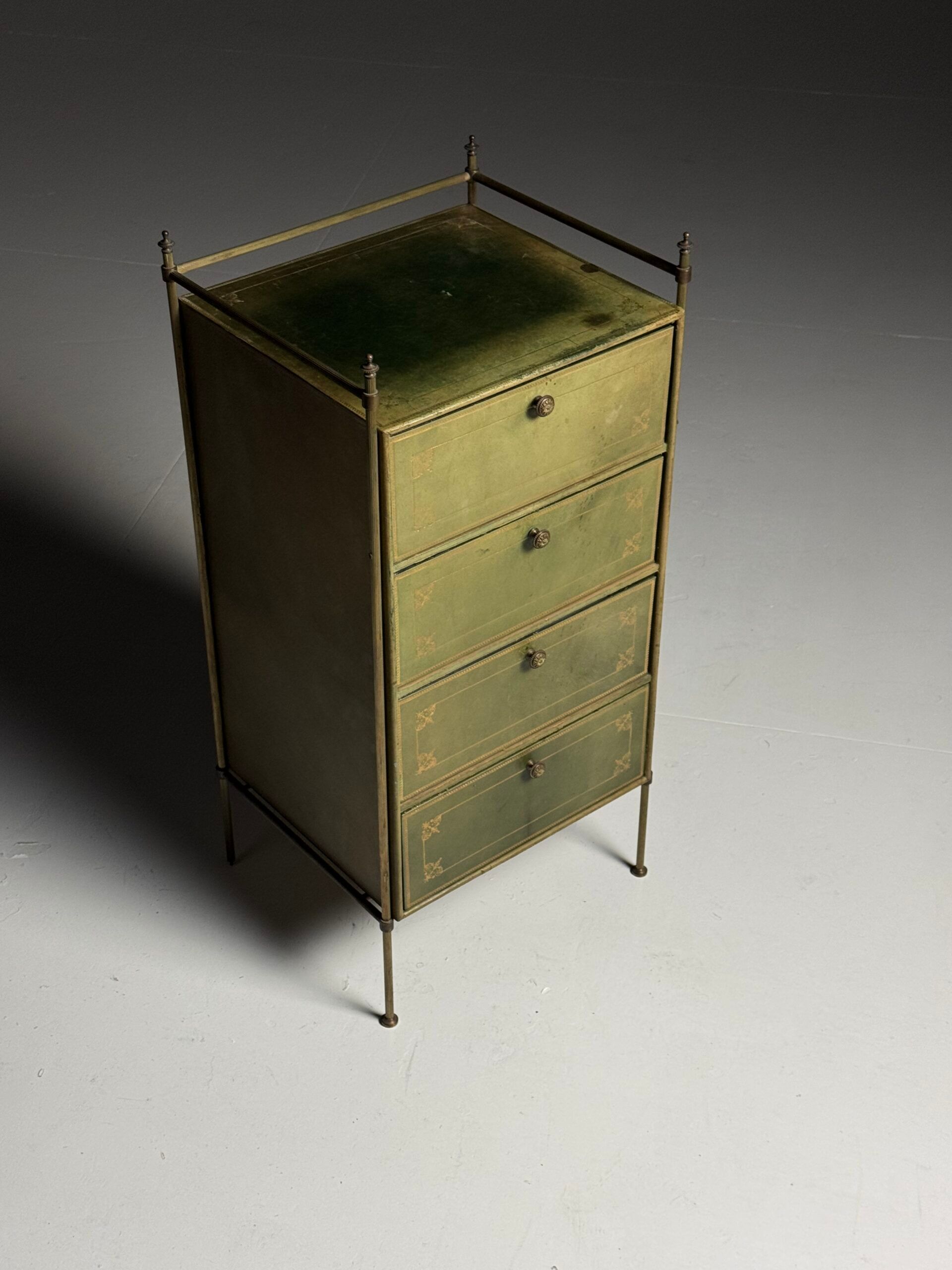 Commode en cuir vers 1960
