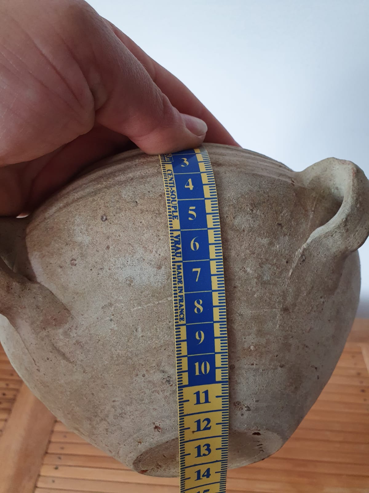 Flower pot with 4-coves in white terracotta