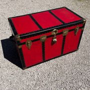 Large vintage trunk from the 1930s/40s.