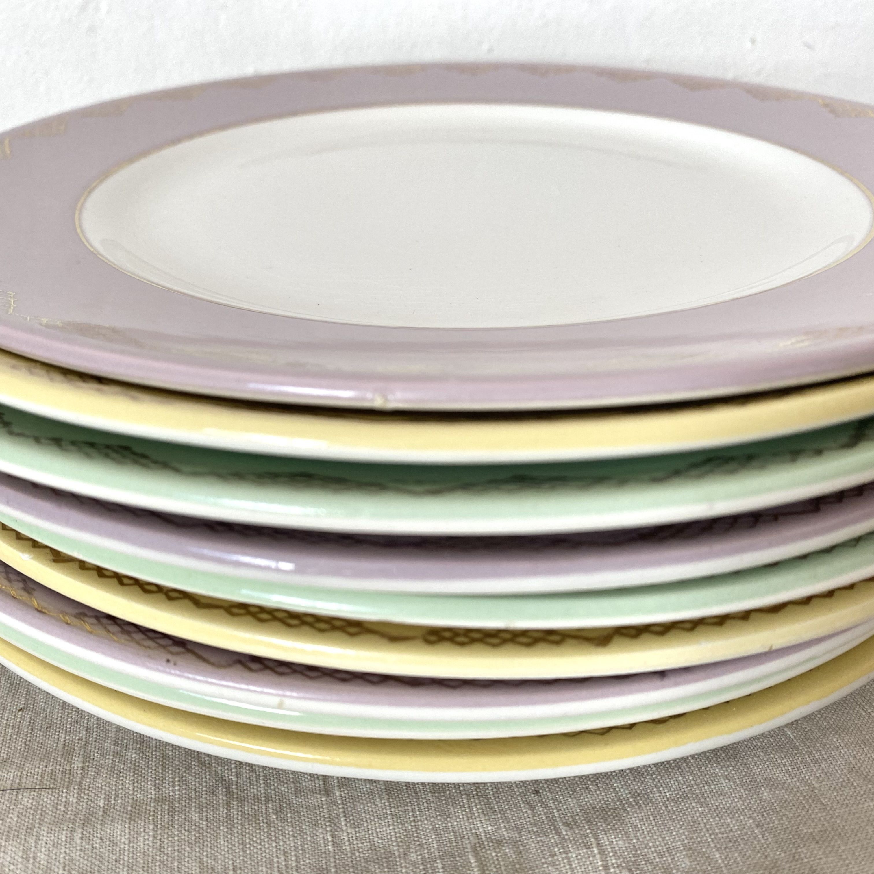 Assiettes plates l'amandinoise couleurs pastel, années 60
