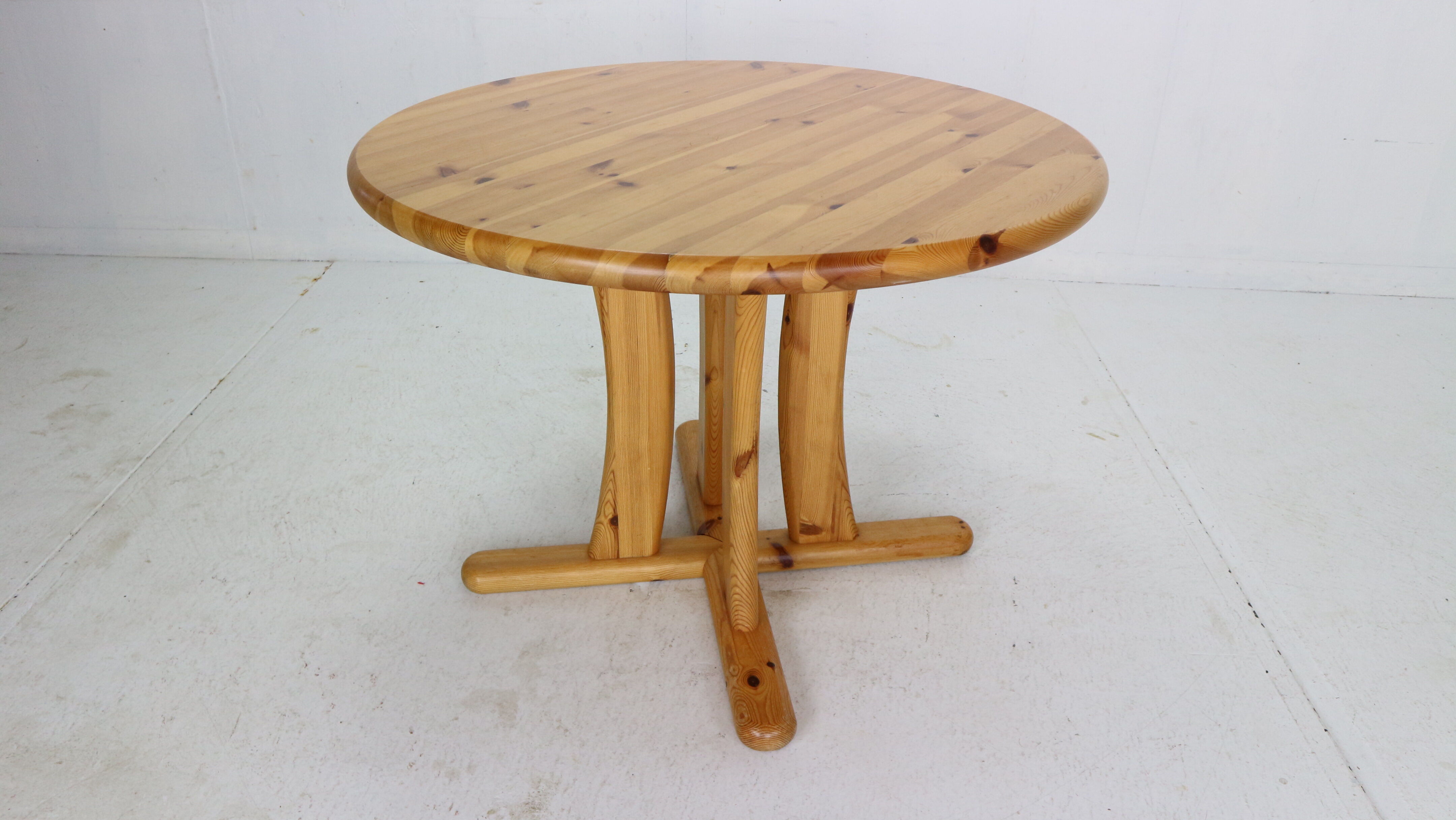 Round Solid Pinewood Dinning Table, 1970's Denmark