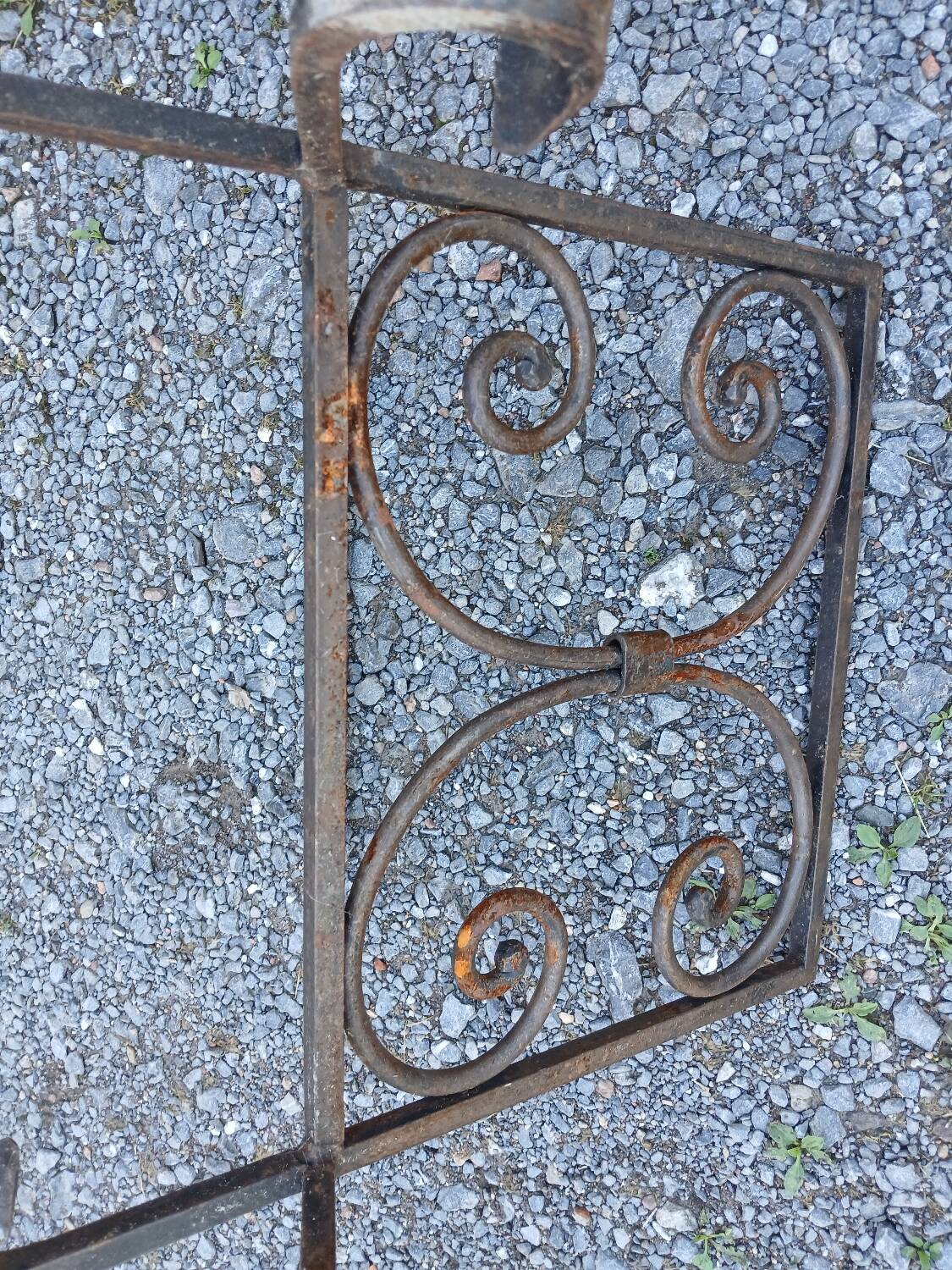 Porte-bûches ancien en fonte