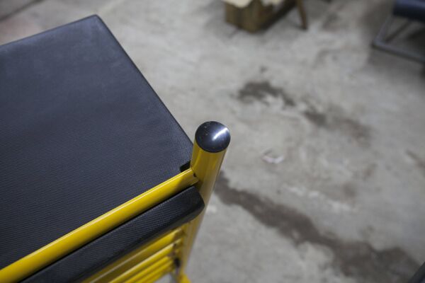 Paire de tabouret de bar italien ajustables jaune laqué et noir