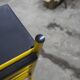 Paire de tabouret de bar italien ajustables jaune laqué et noir