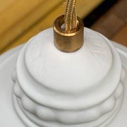 Suspension neuve alix d. reynis en porcelaine de limoge