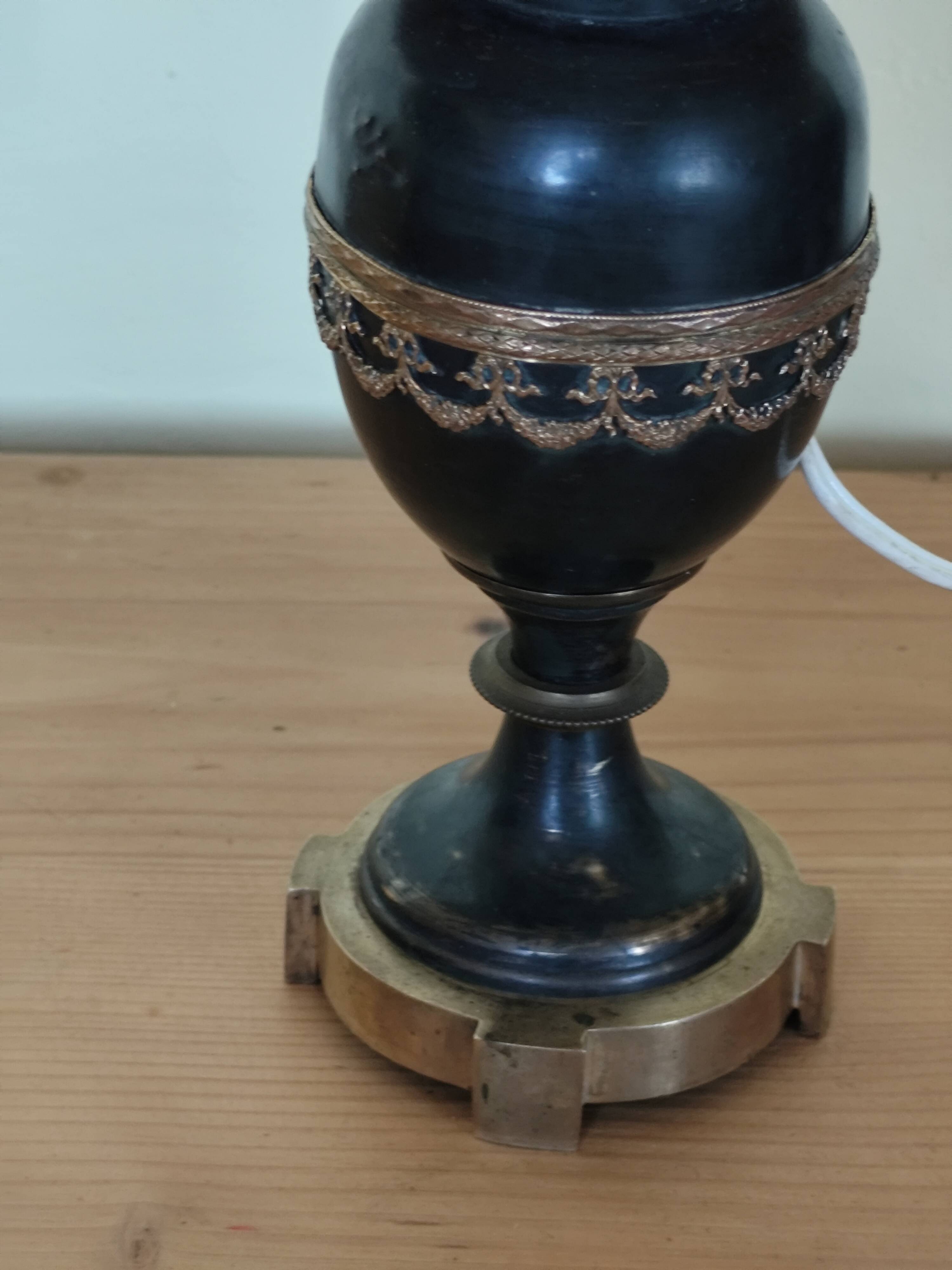 Napoleon III oil lamp electrified, black metal, golden garland.