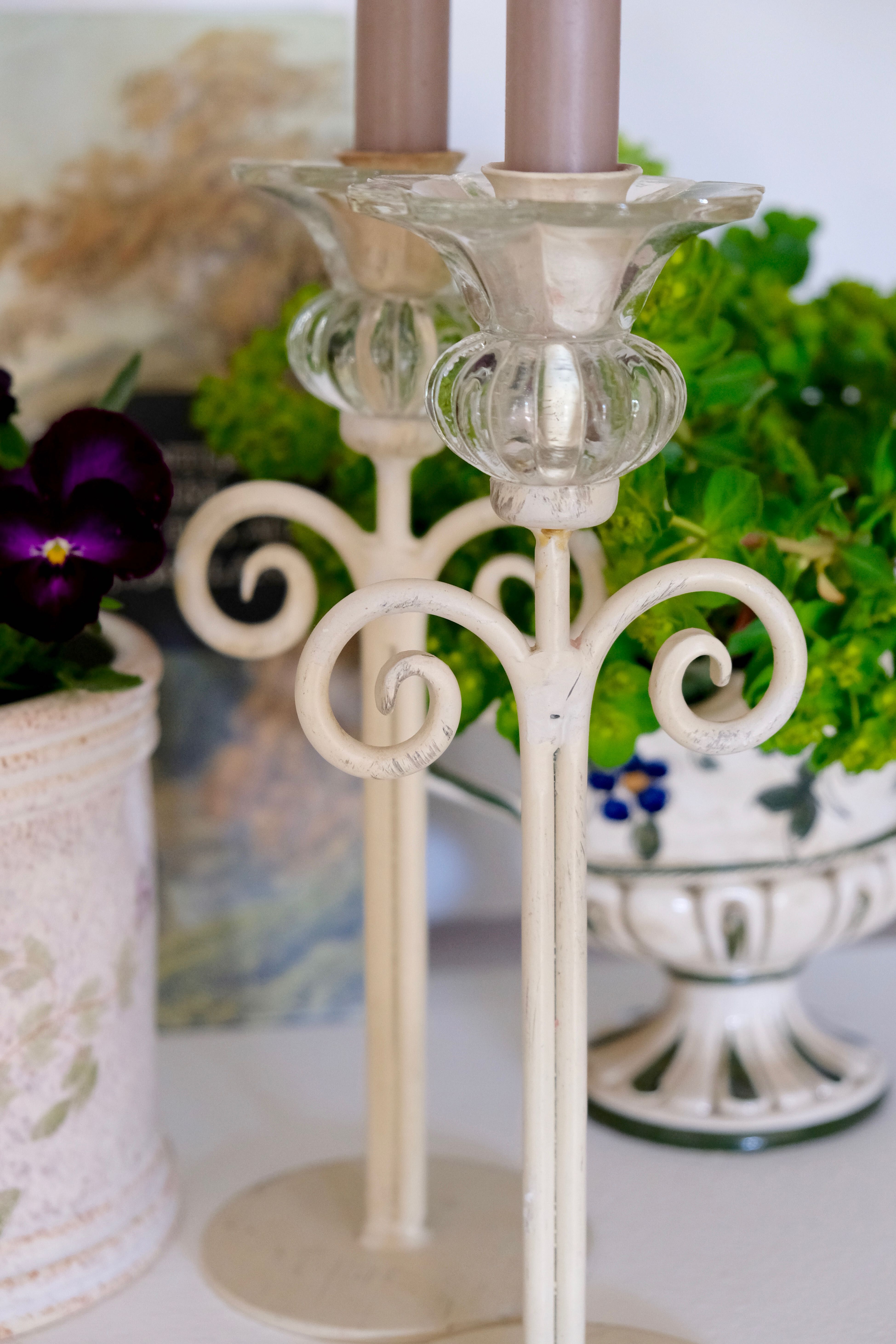 Set of 2 candle holders flower painted metal and glass