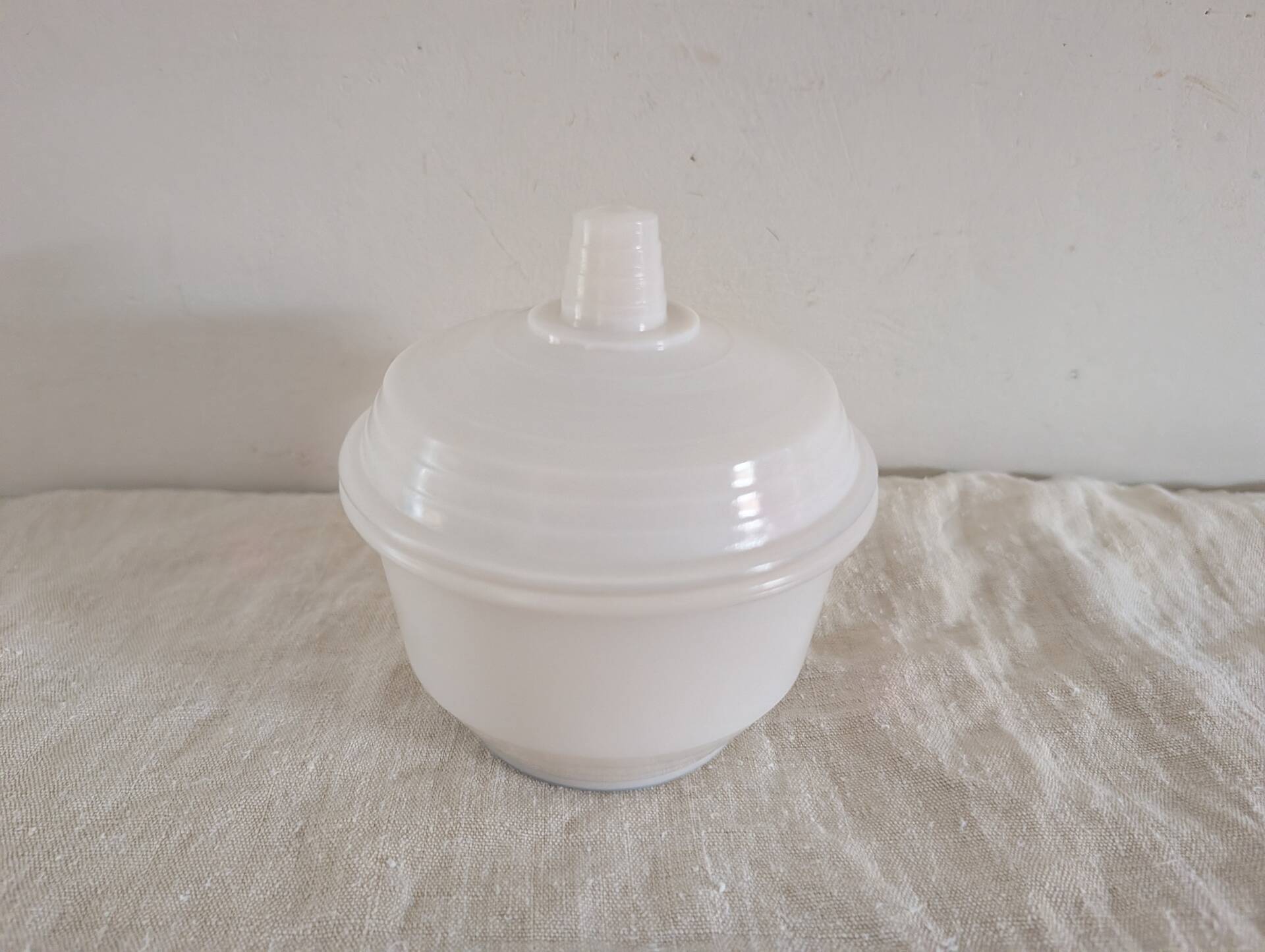 Sugar bowl in white opaline – 1960s/70s