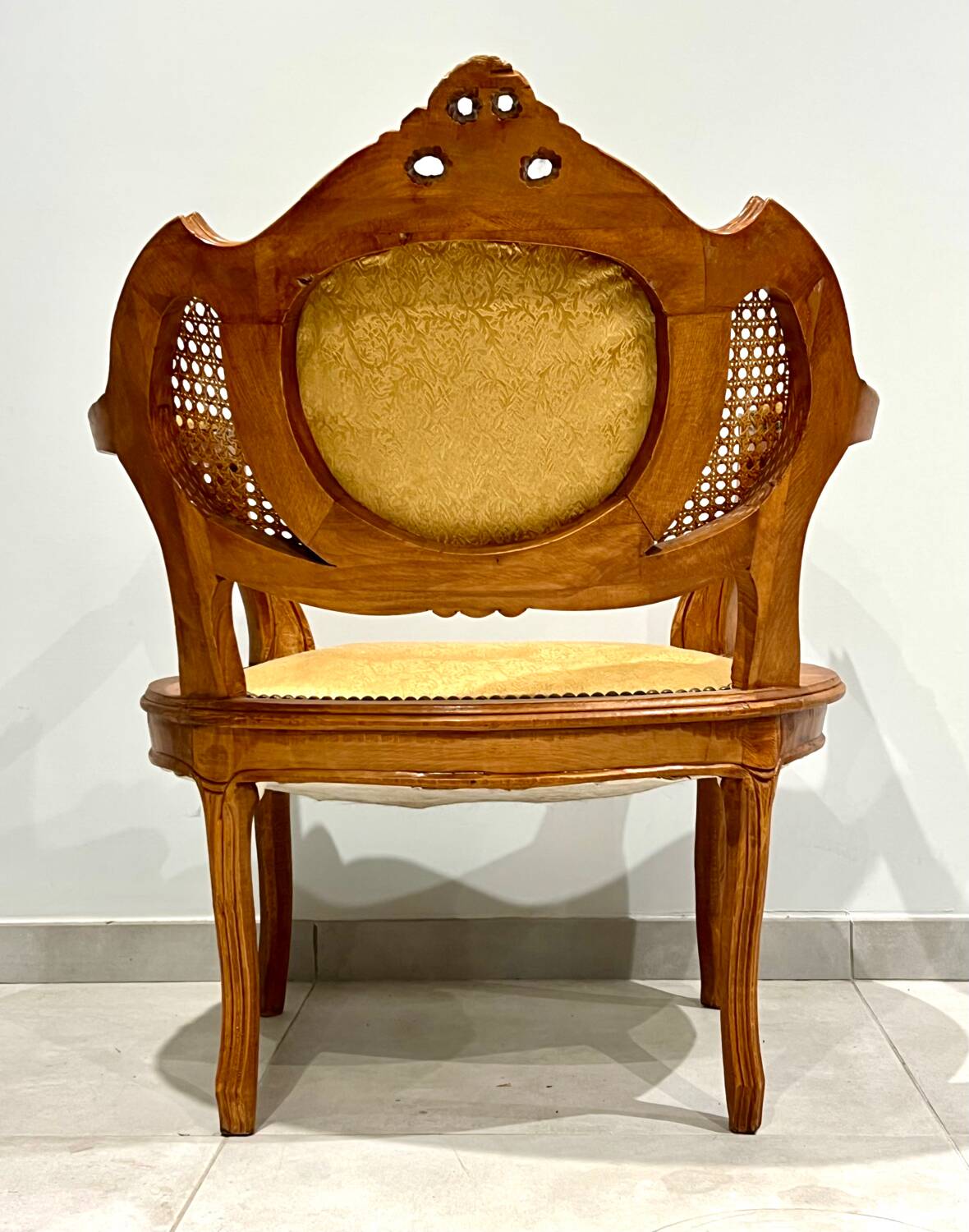 Louis XVI living room, four fluted and molded rooms