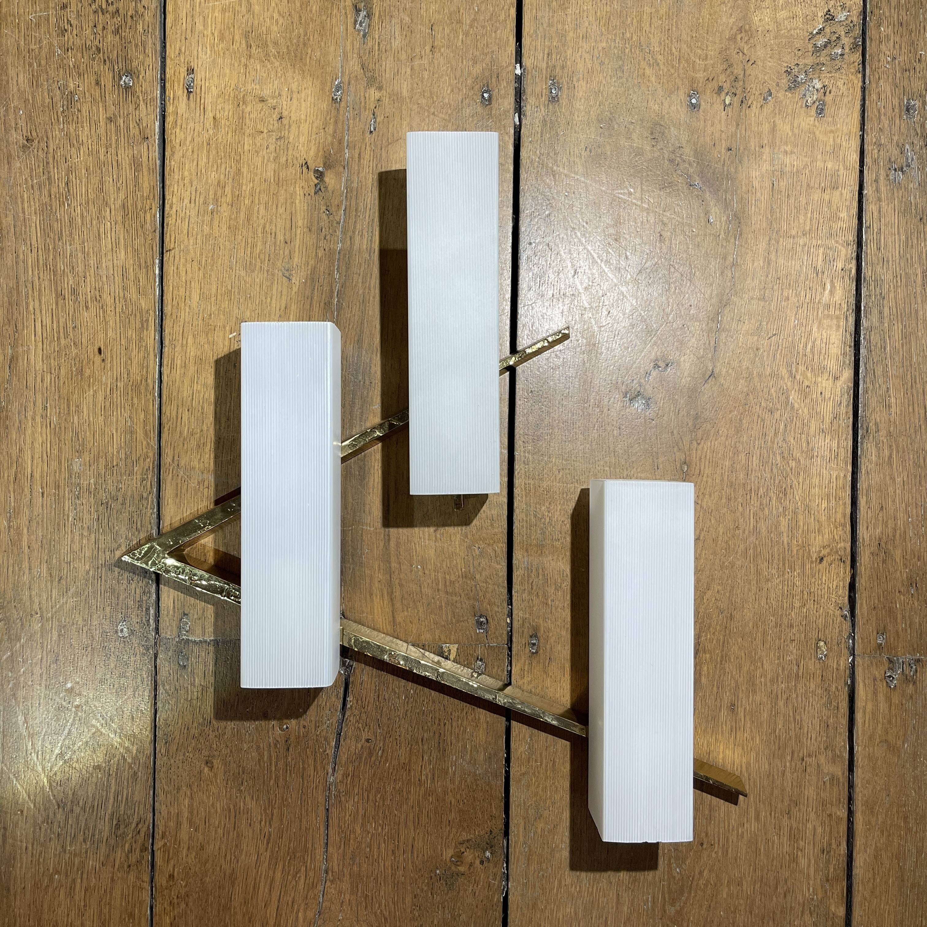 Pair of asymmetrical Hollywood Regency sconces, bronze - opaline glass, 70s