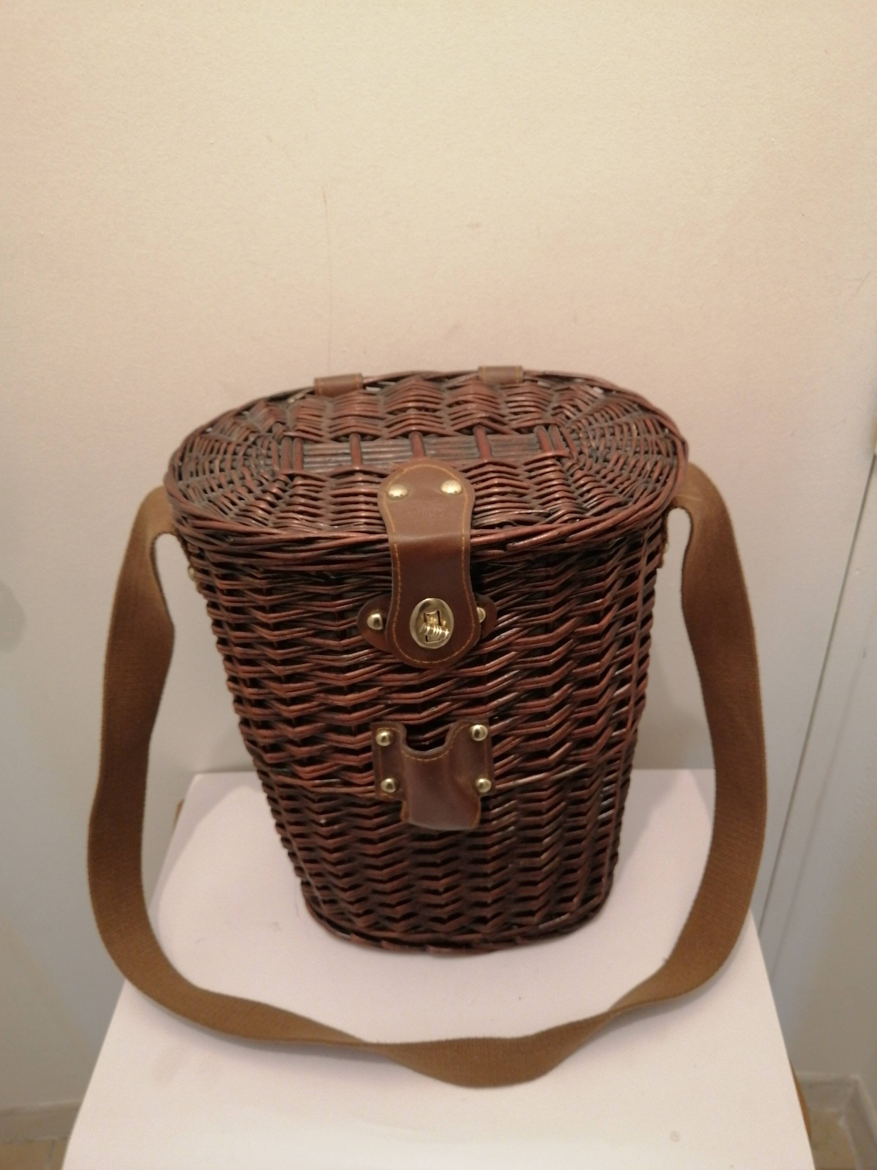 Wicker wine bottle holder basket