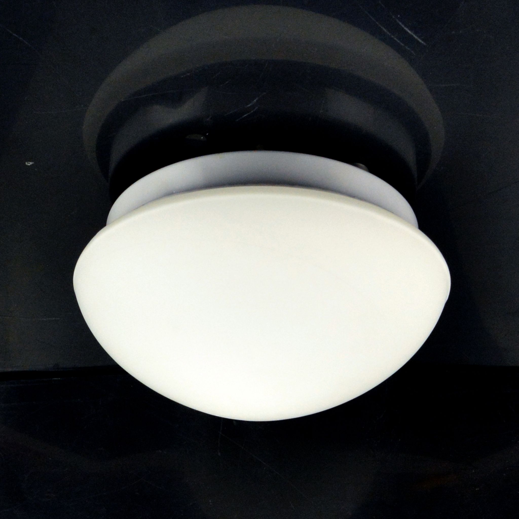 Plafonnier  blanc minimaliste des années 1980 Globo Lighting Allemagne