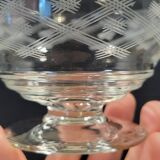 10 anciennes coupes à champagne en cristal gravé ciselé