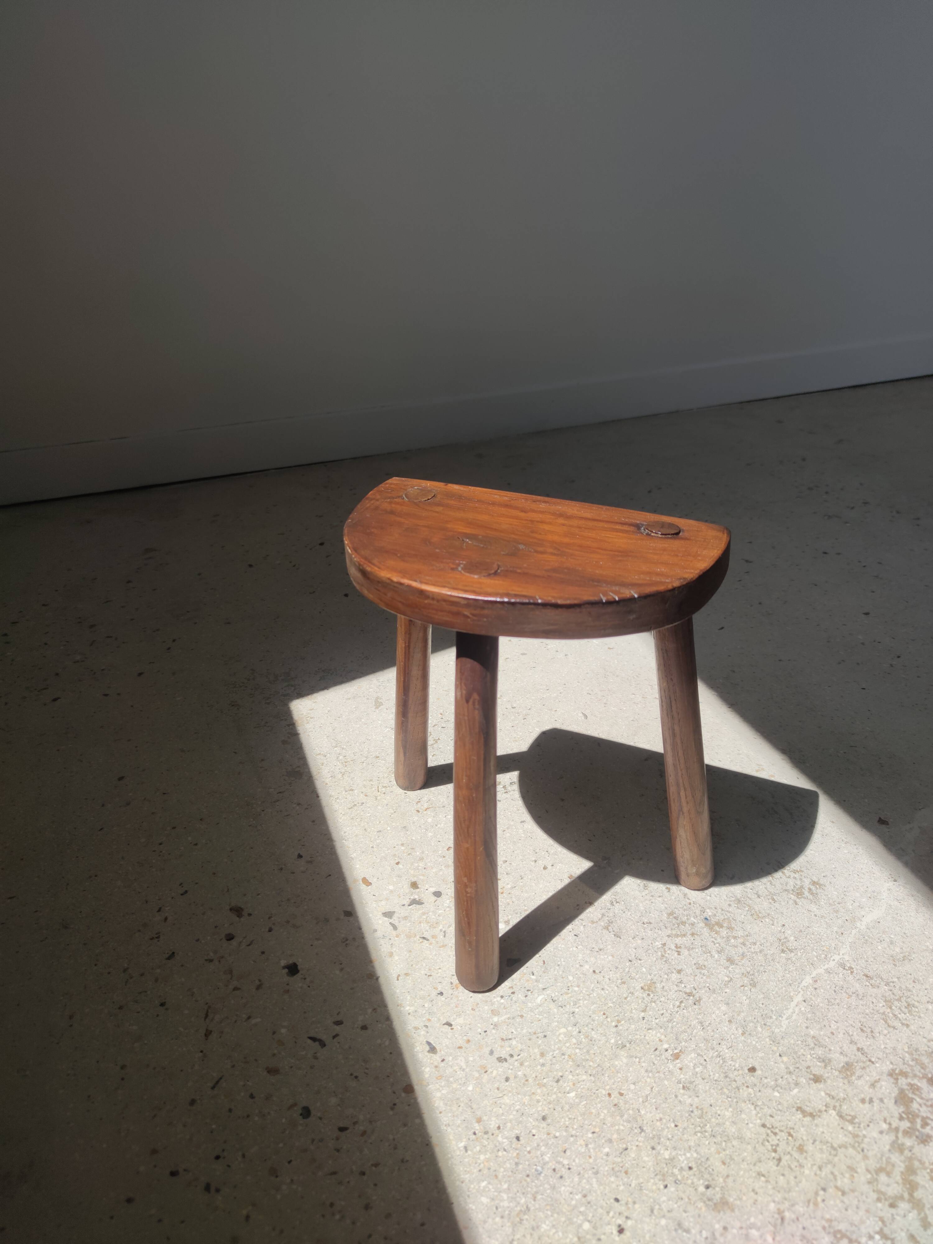 Stool in solid wood tripod seat half-moon