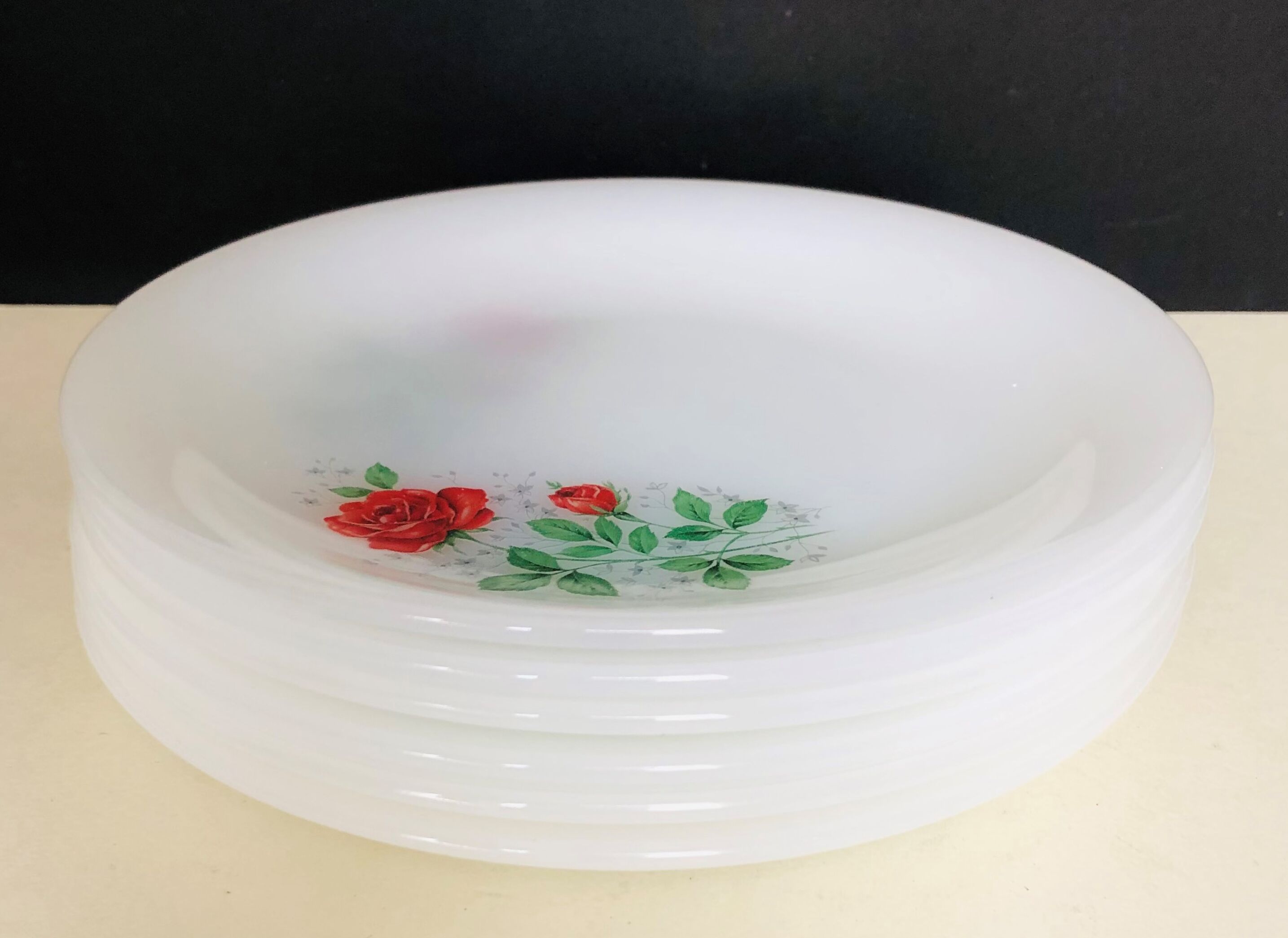 6 dessert plates in arcopal