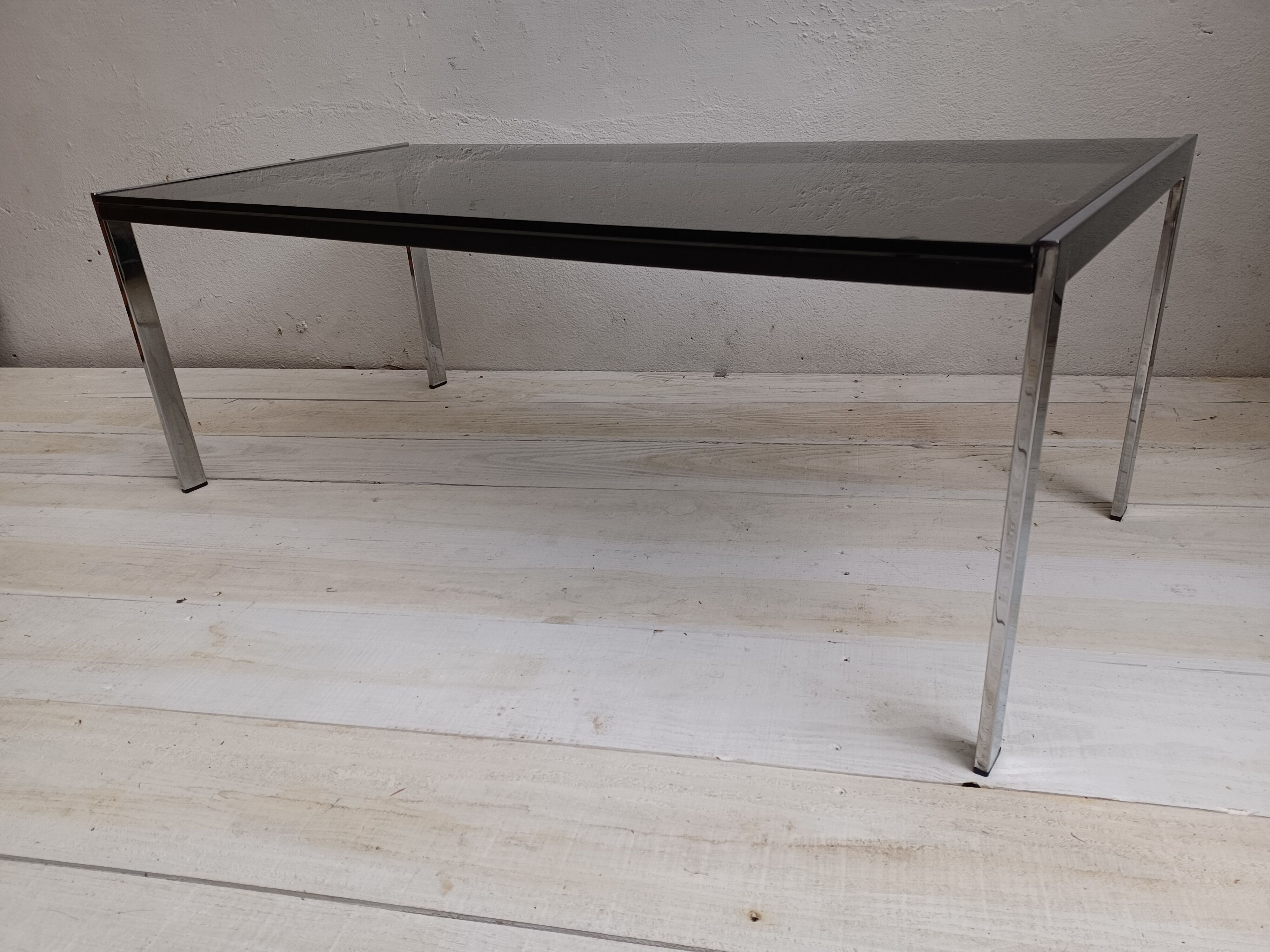 Table basse , verre fumé