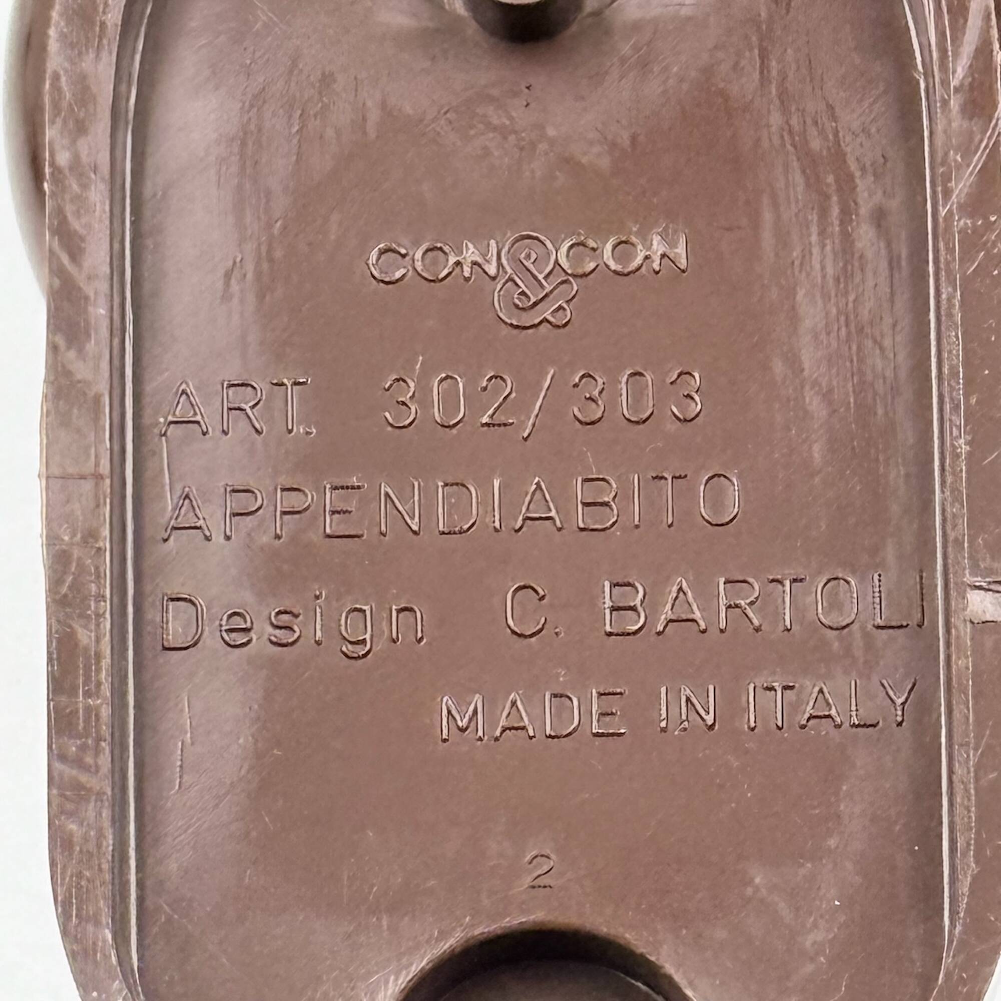 Patères en plastique brun design Carlo Bartoli pour Con et Con, Italie années 70