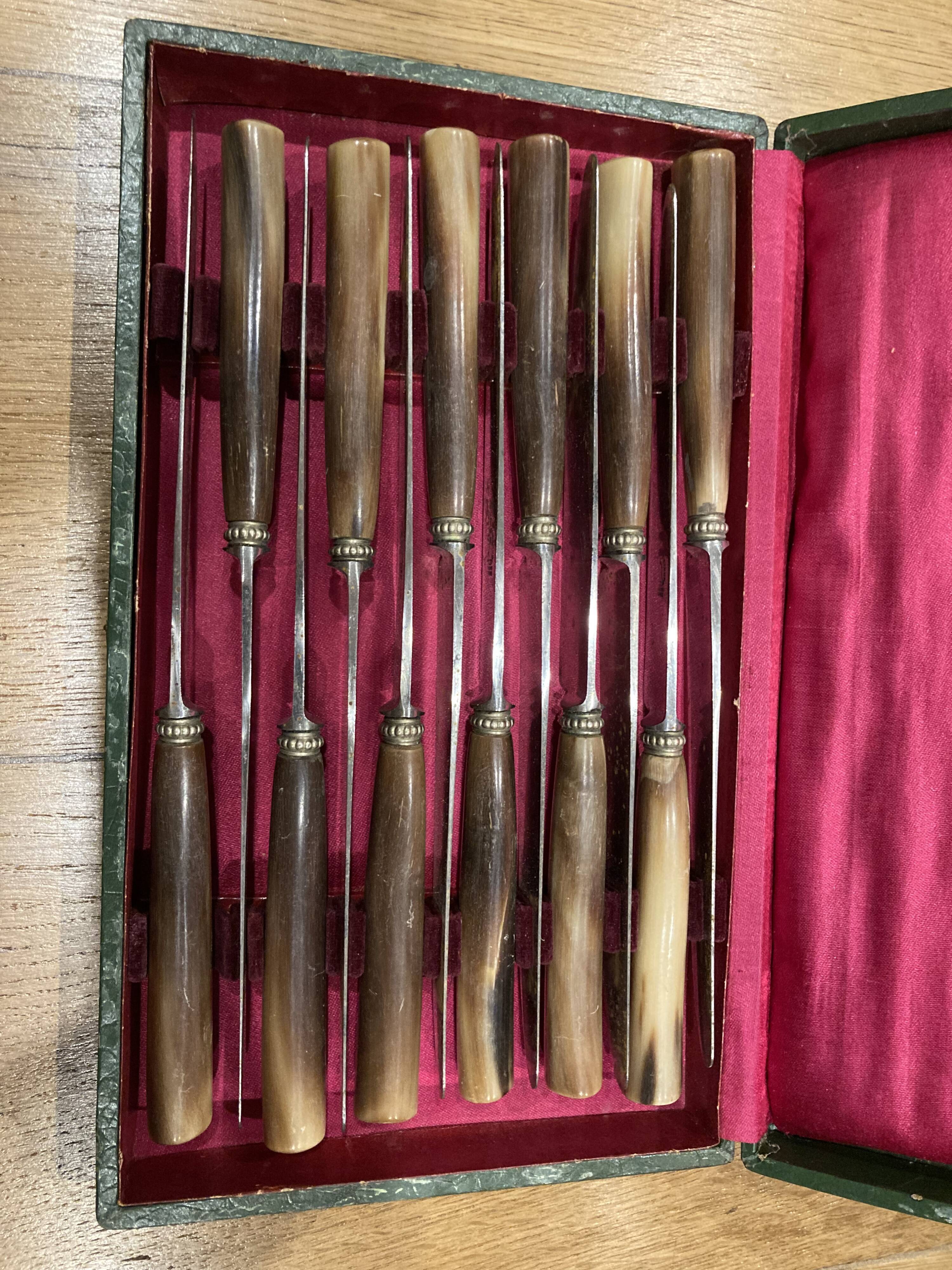 Box of 12 horn-handled knives