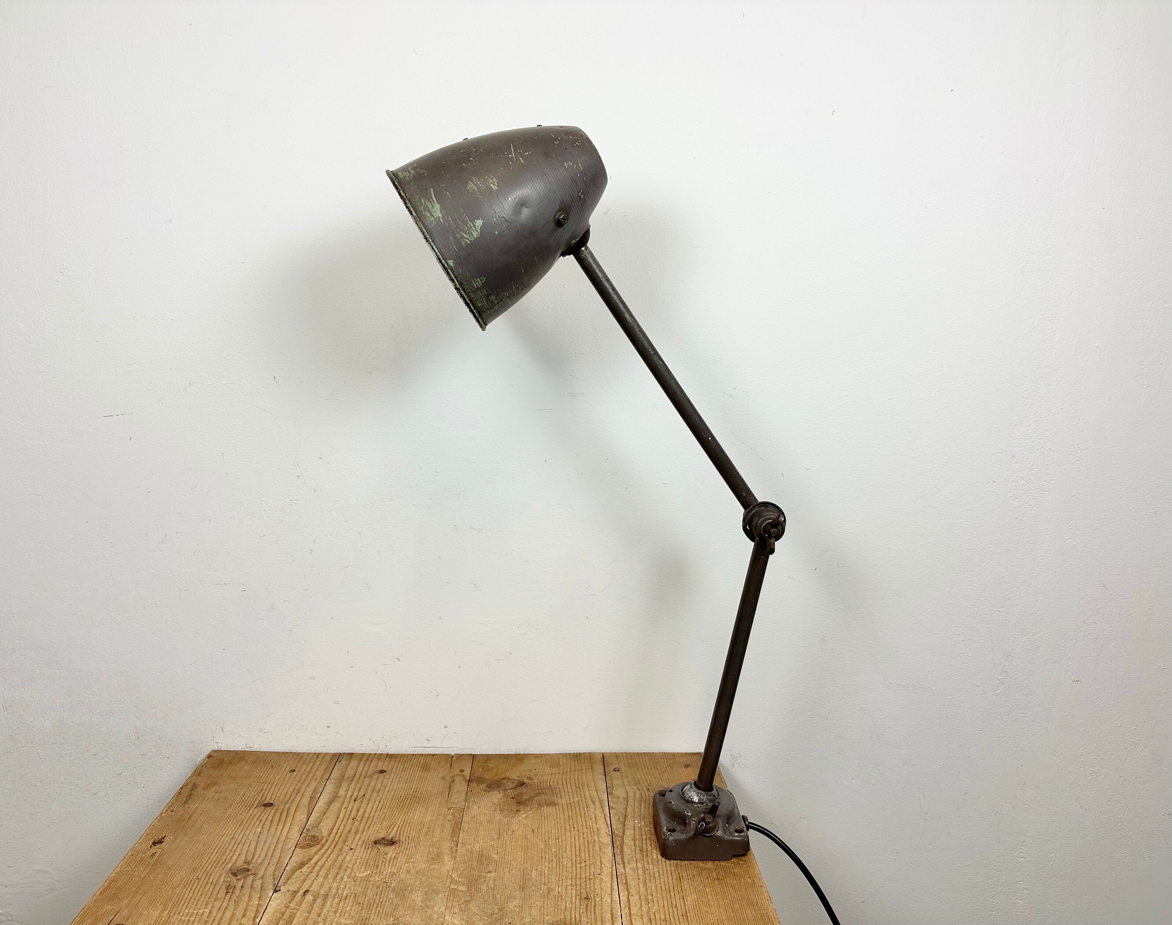 Lampe de table d’atelier industriel brun, années 1960