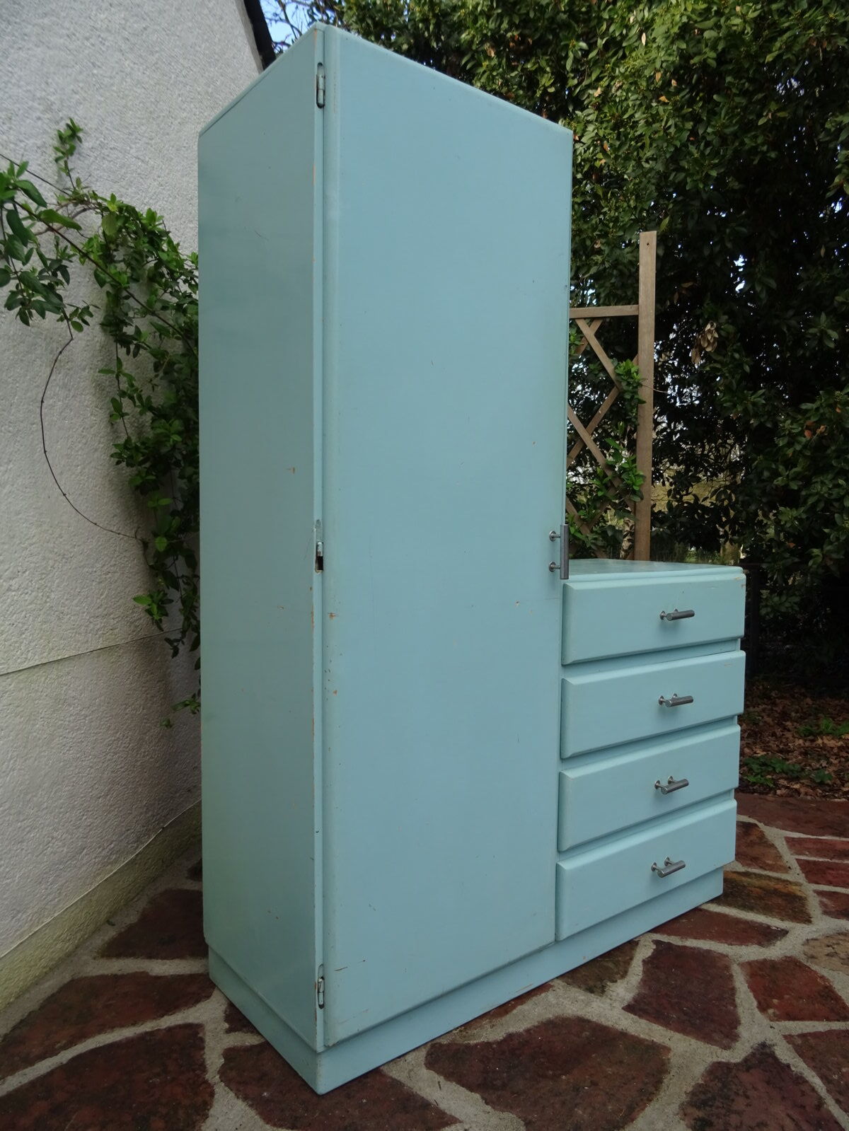 Asymmetrical wardrobe from the 1930