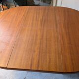 Baumann extendable round table