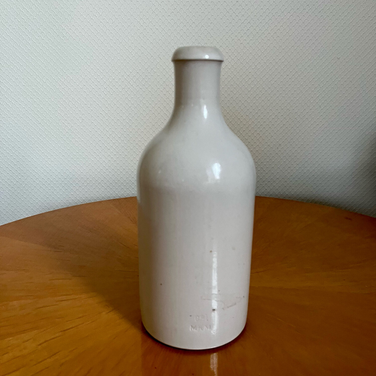 Bottle in white glazed ceramic stoneware M.KM