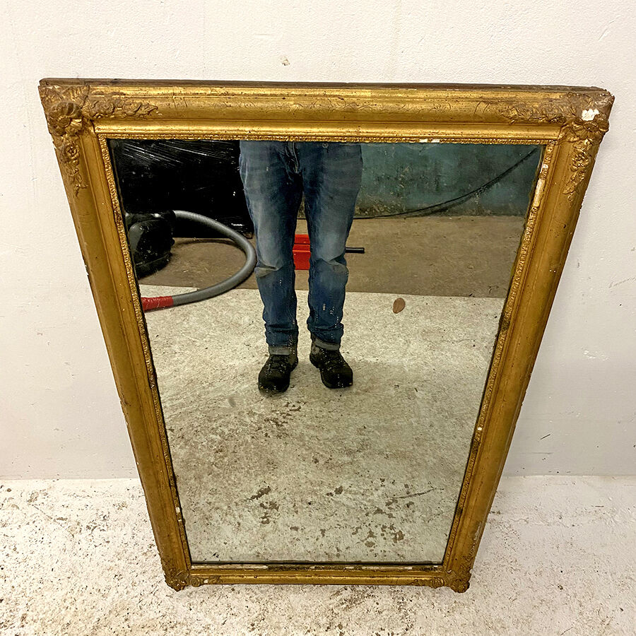 Miroir ancien en bois et stuc doré