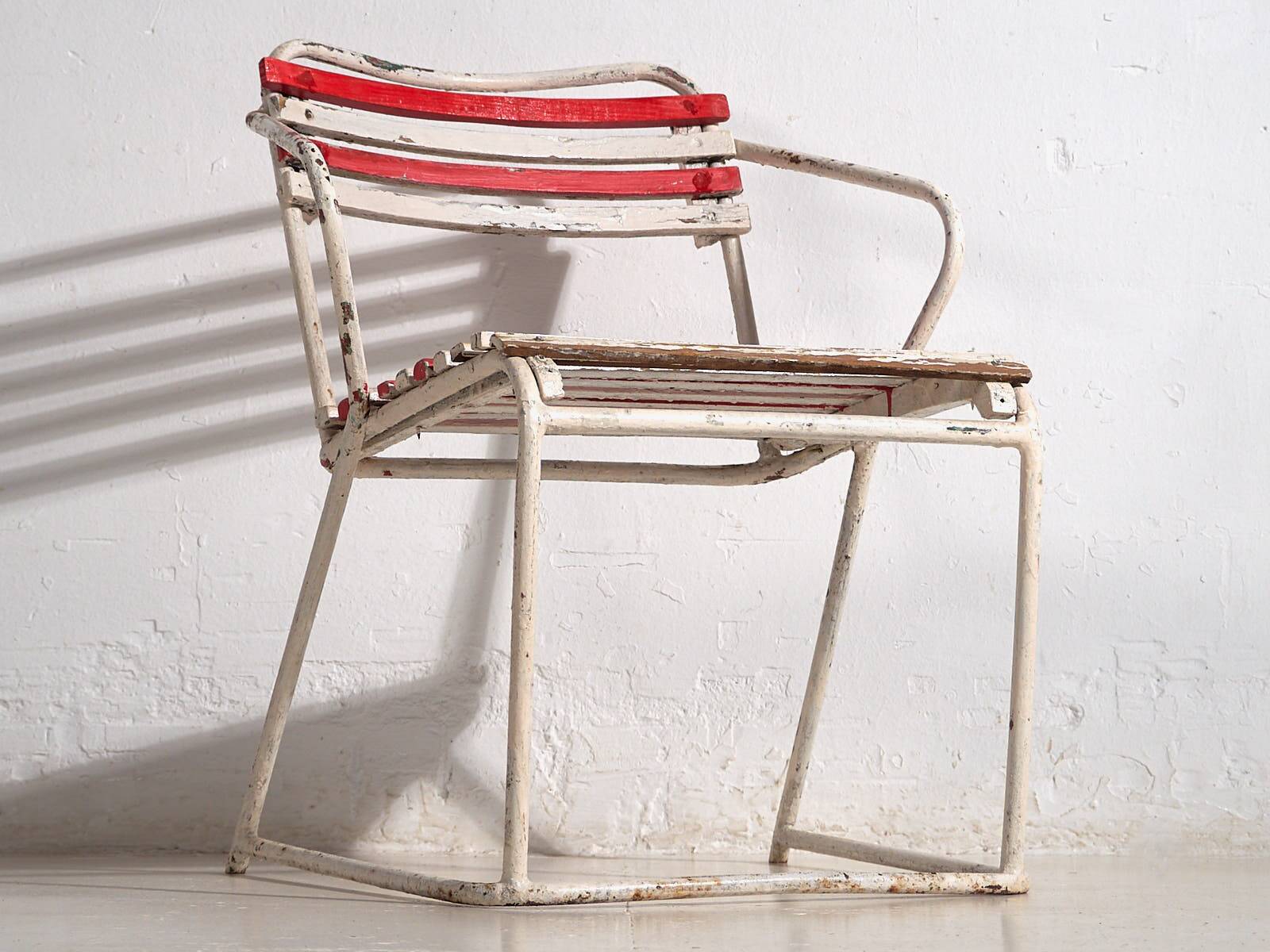 Antique outdoor stacking chairs (circa 1920). Set of 2 pieces.