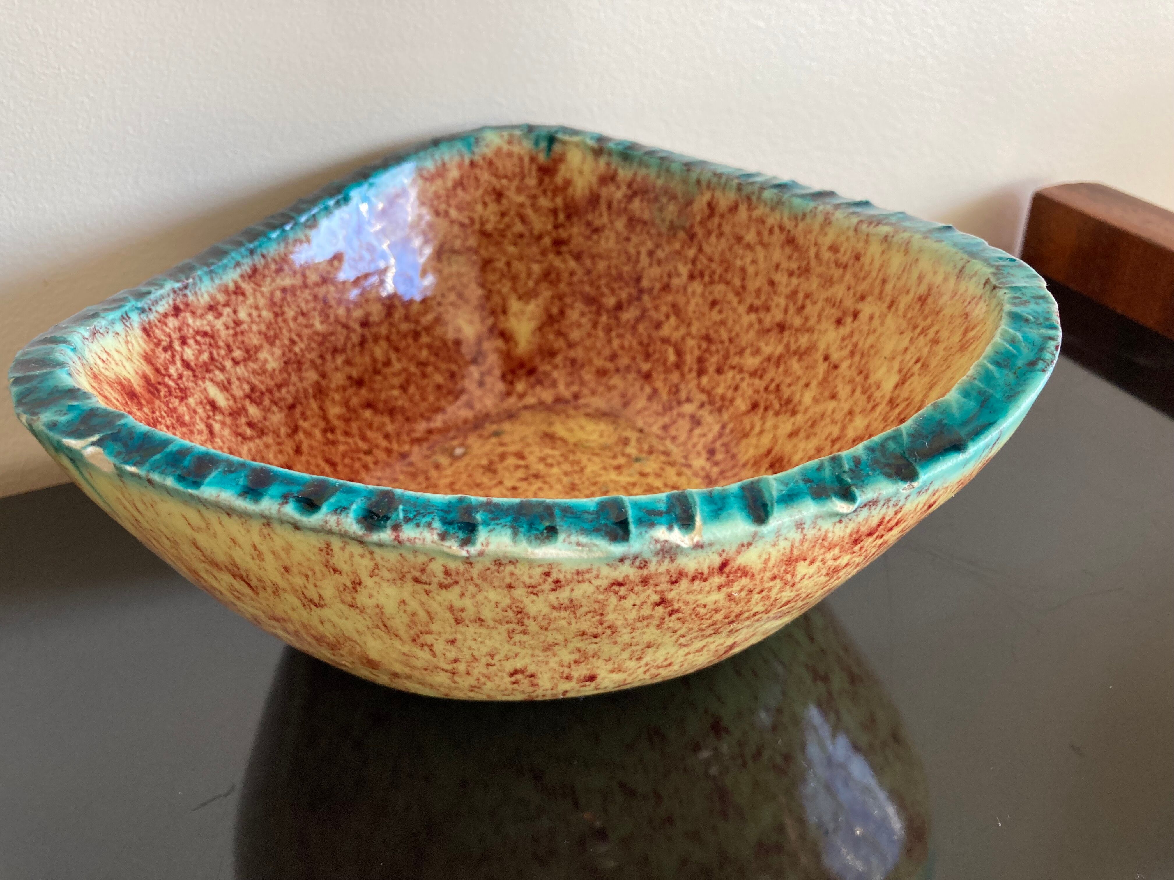 Empty pocket/bowl Accolay