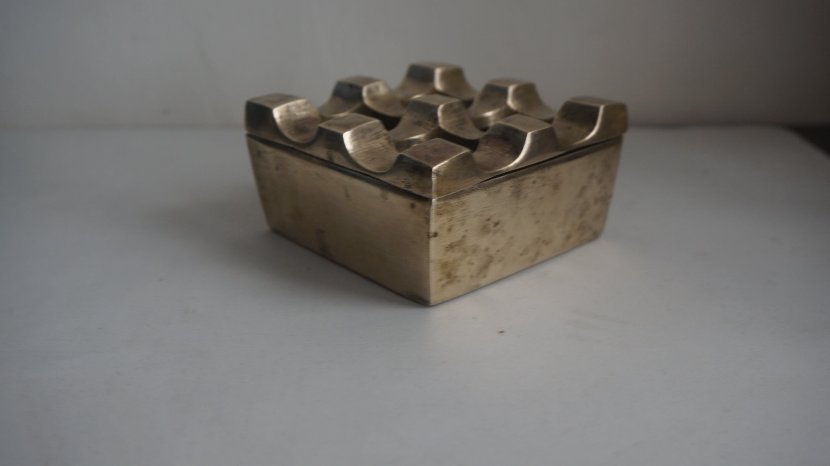 Ultima grate ashtray