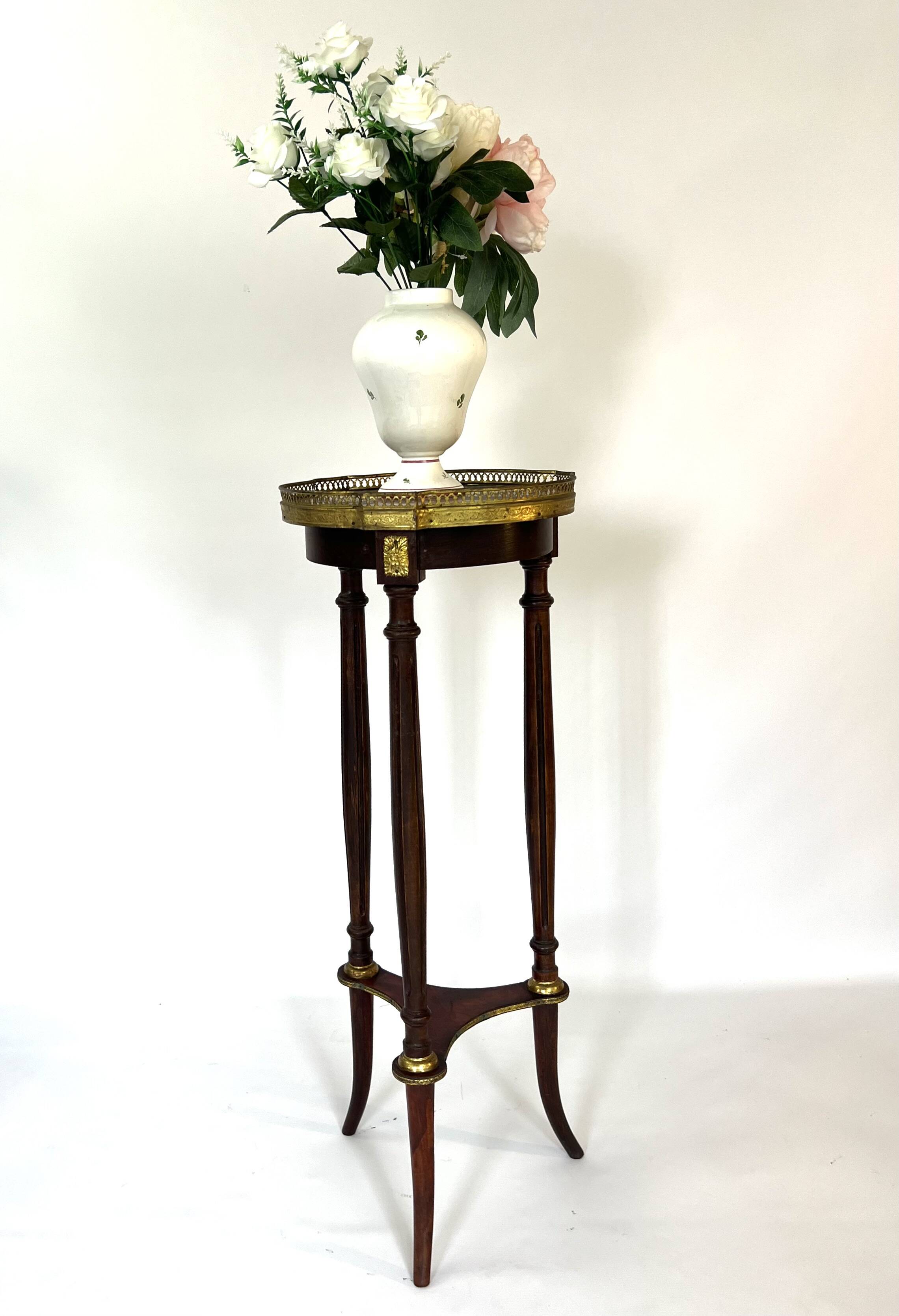 Louis XVI style marble and brass gueridon, 19th century