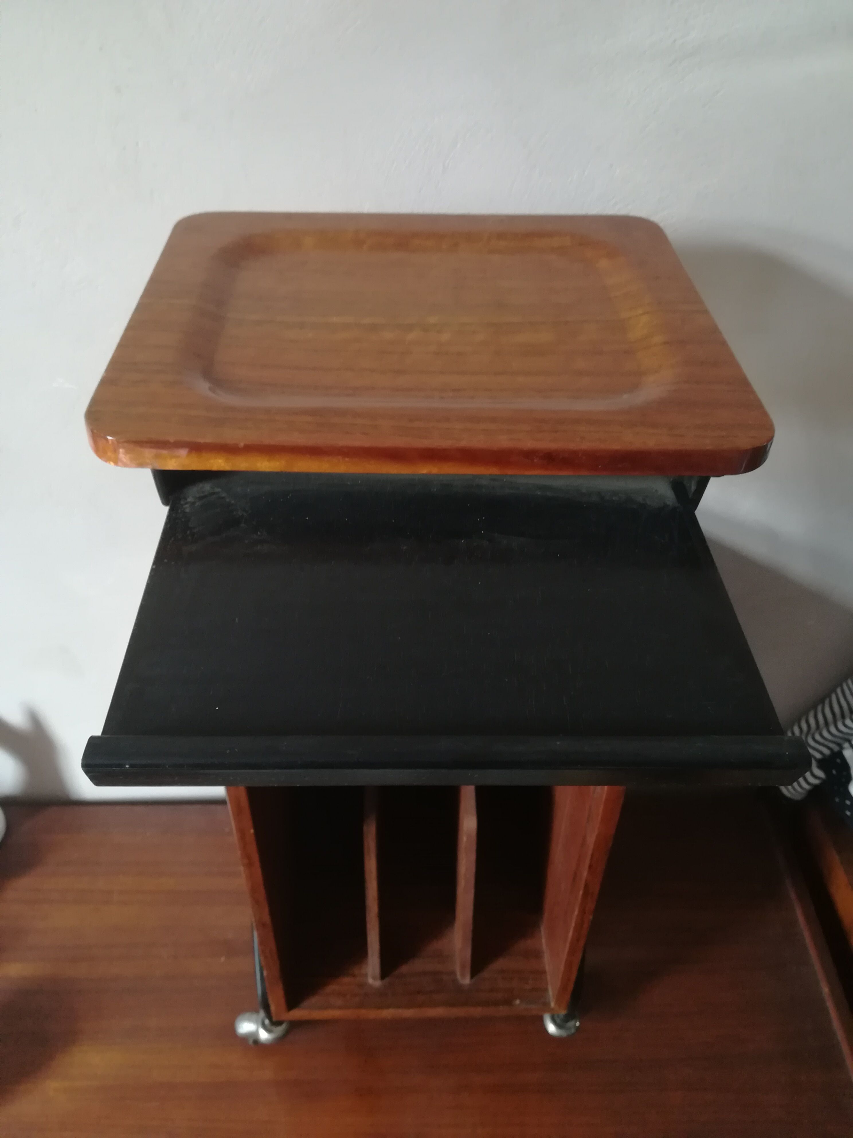 Modernist dessert on wheels