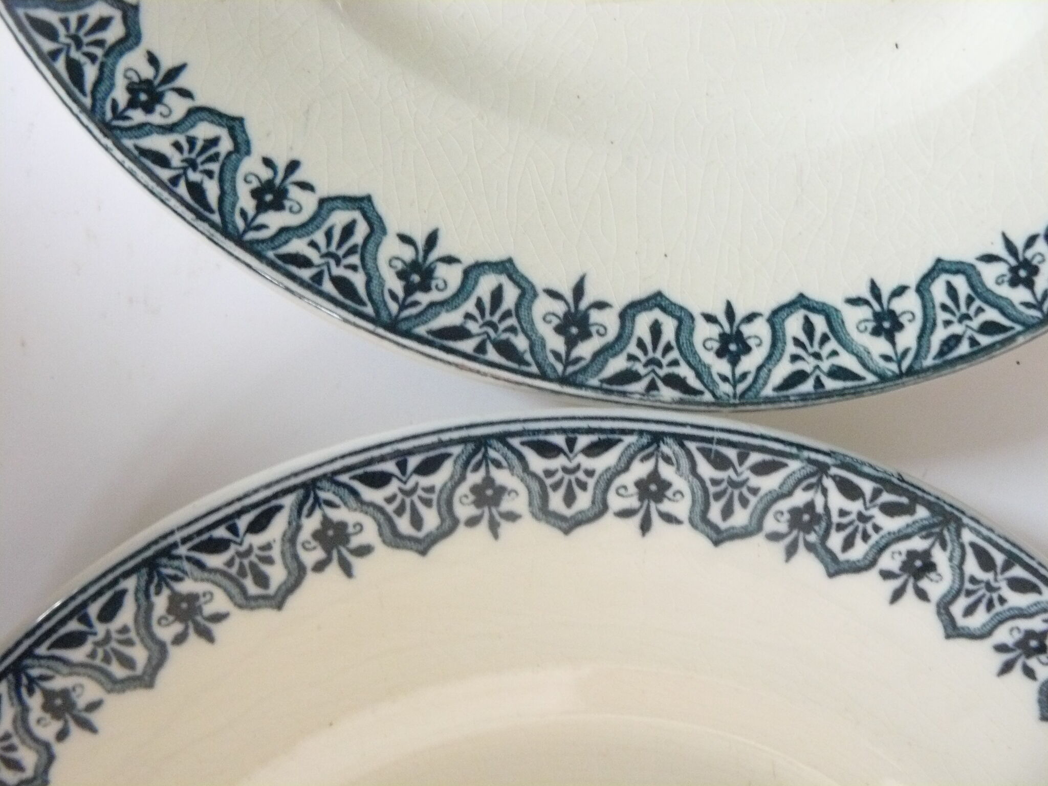Lot of 4 flat plates Alhambra de Salins iron earth
