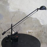 Desk lamp with pendulum