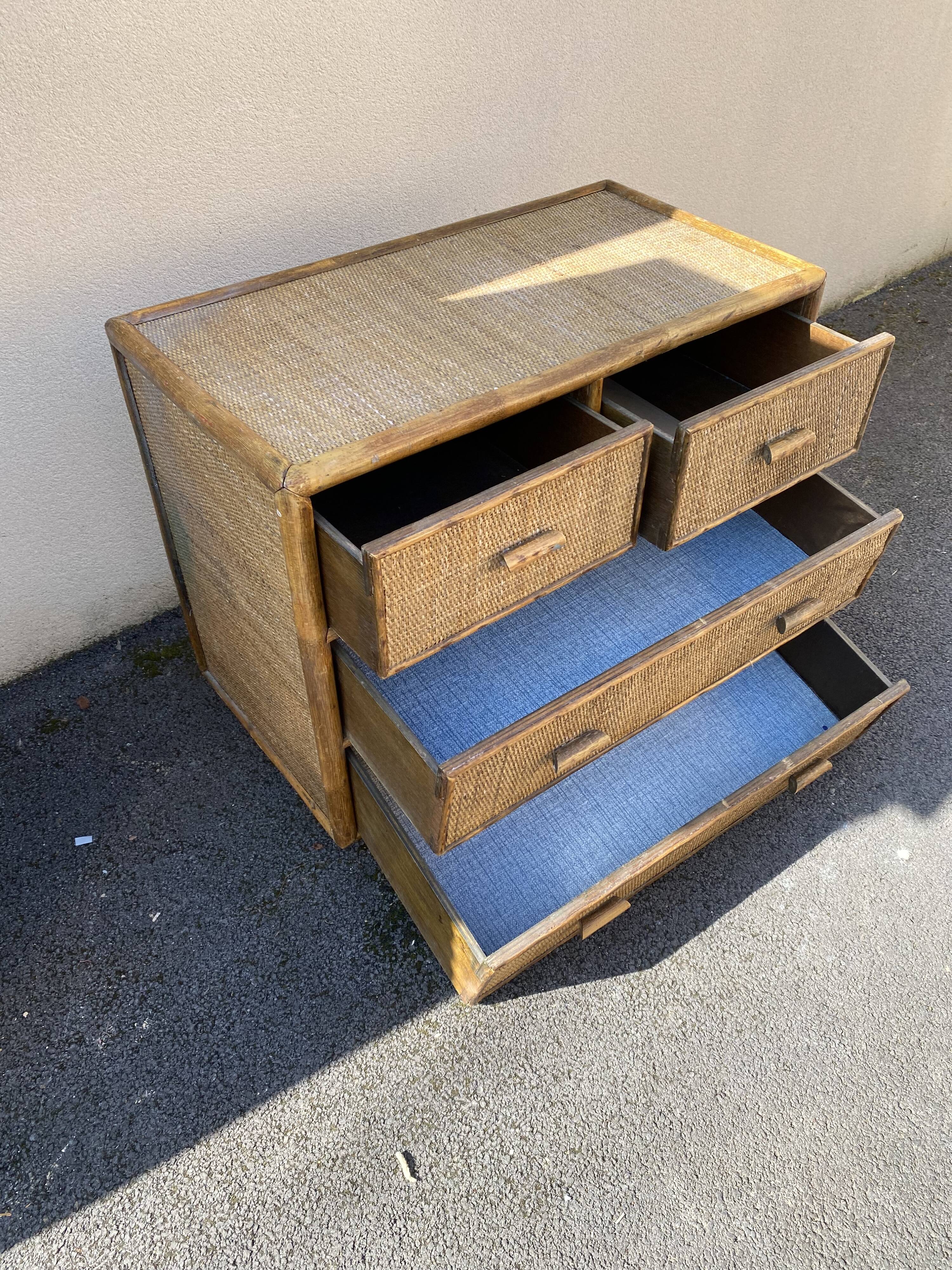 Commode en rotin vintage