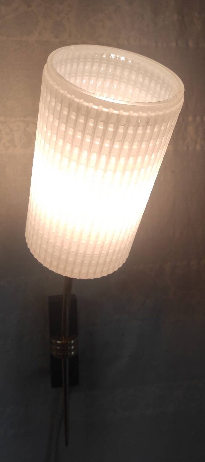 Wall lamp in gilded brass and opaline - mid. 20th century