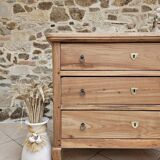 Antique chest of drawers