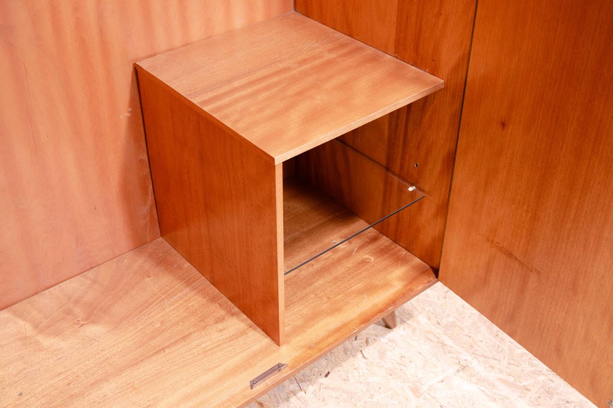 Elegant oak wardrobe U-450 by Jiří Jiroutek for Interiér Praha, 1960´s