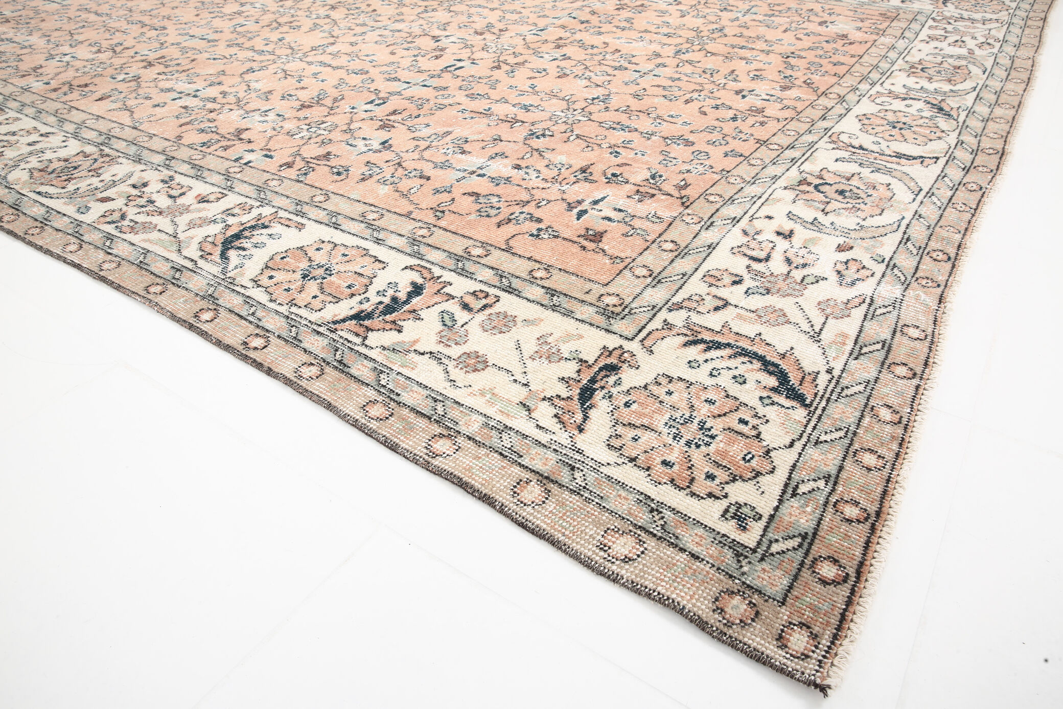 Oversize salmon rug 326x224cm