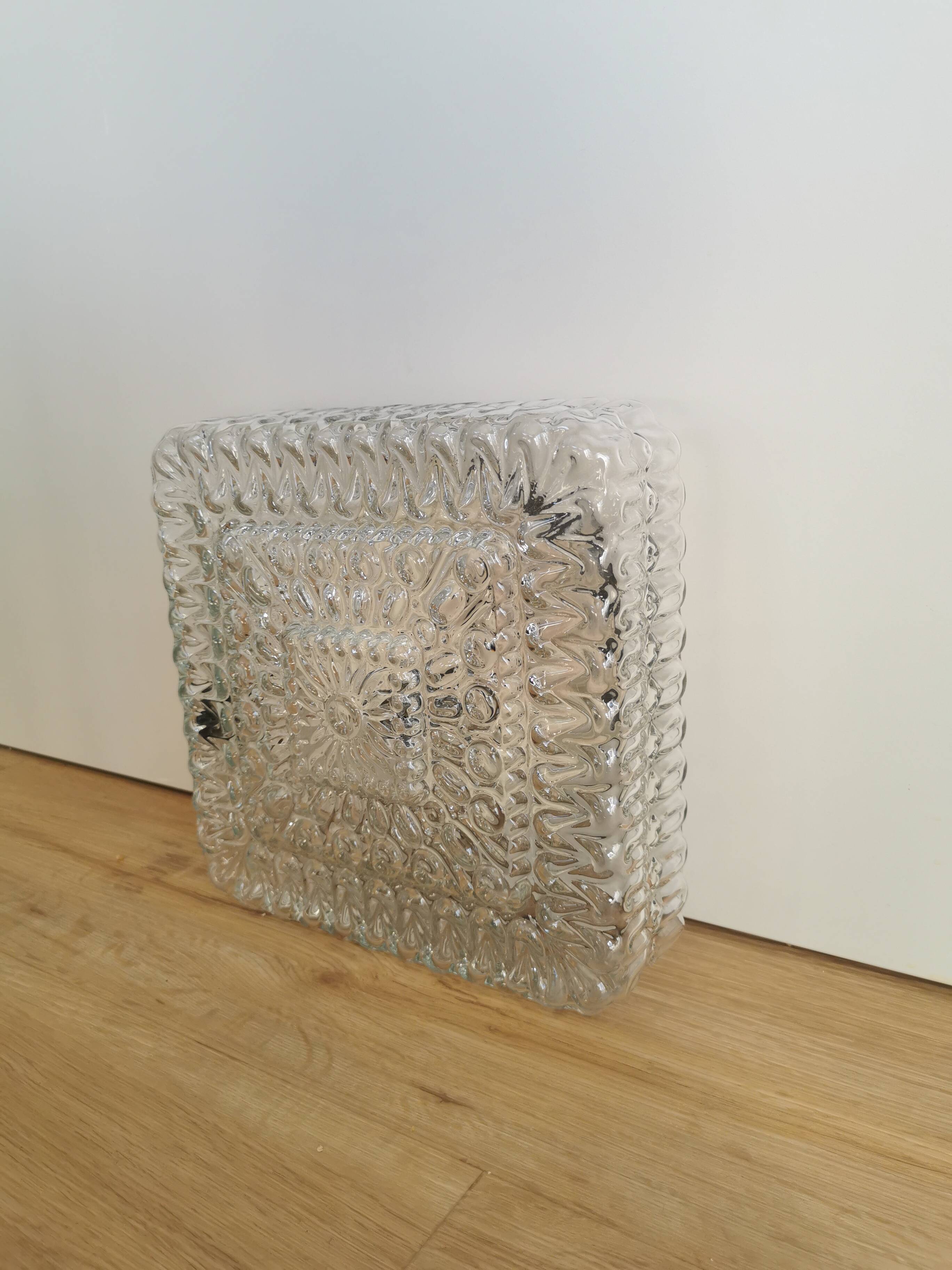 Plafonnier vintage en verre gaufré : éclairage rétro des années 1970